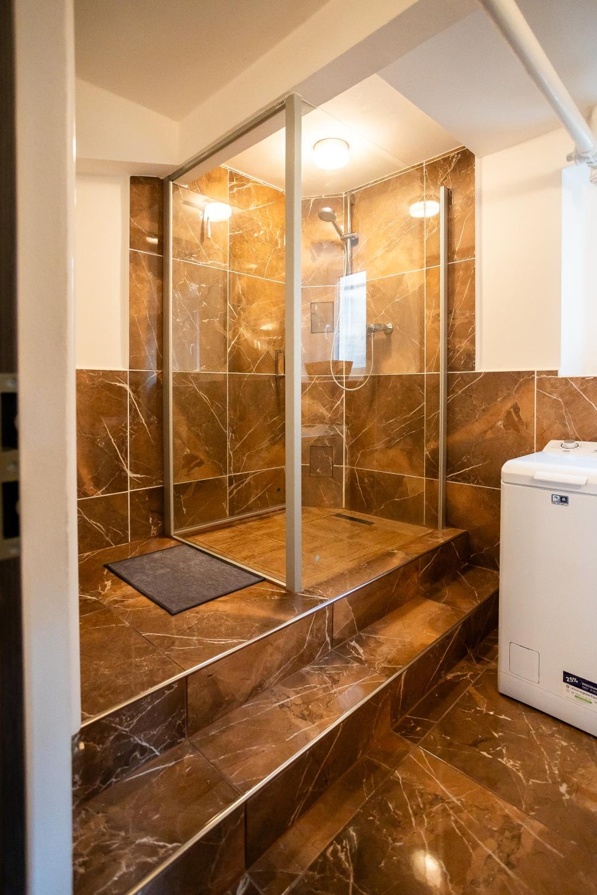 Spacious Apartment 20 Min from National Theatre