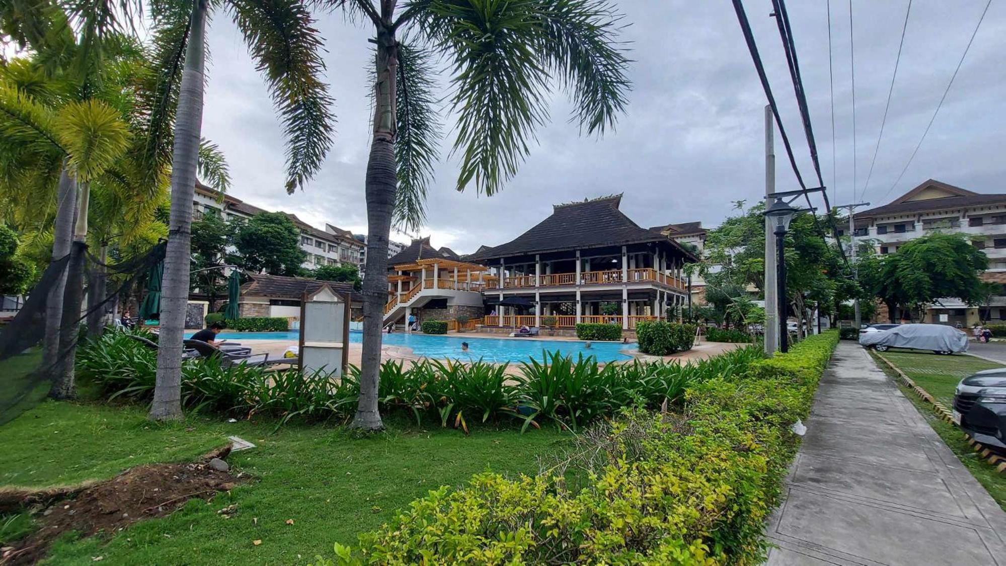 2Bedrooms fully furnished back SM Mall view 2