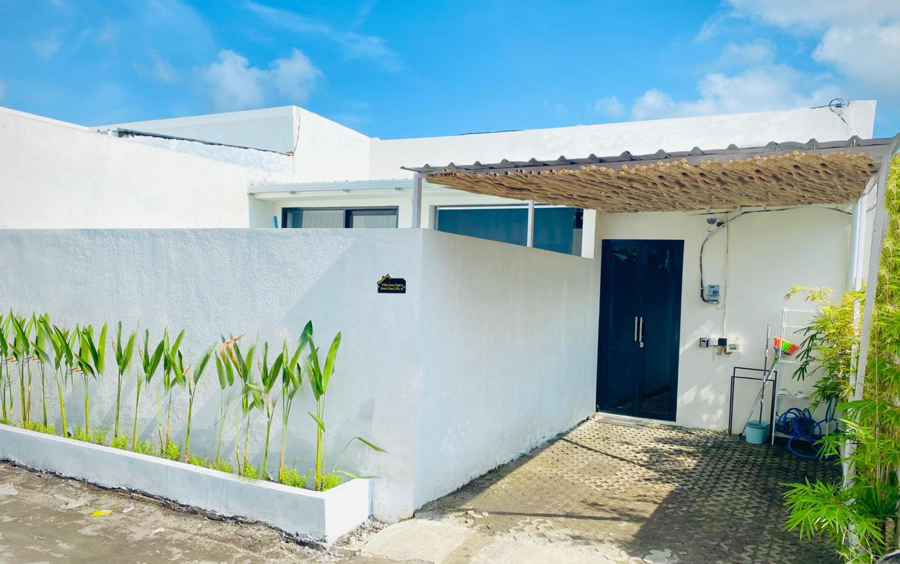 Villa Two Bedroom Mediterranean White House