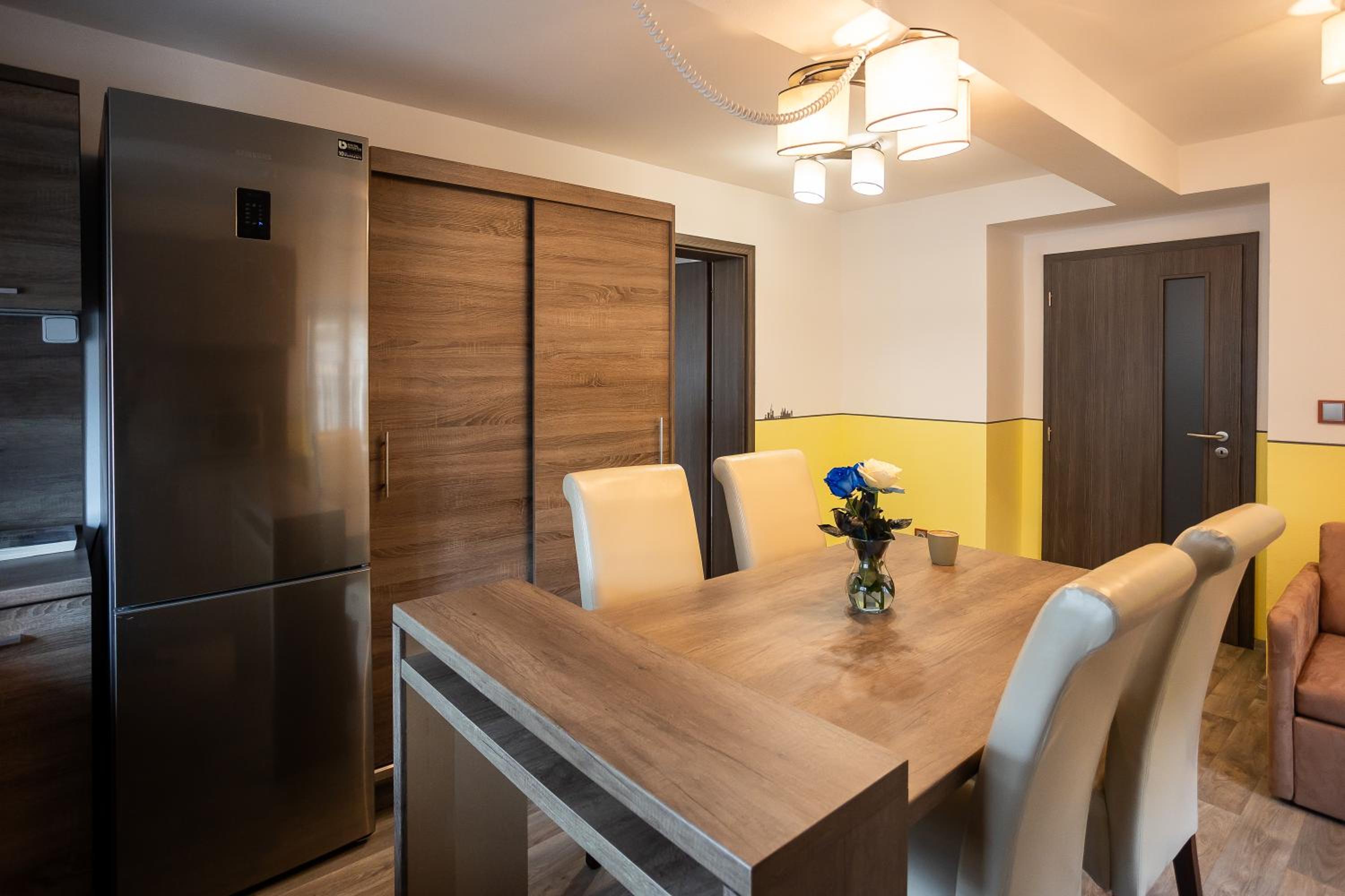 Spacious Apartment 20 Min from National Theatre