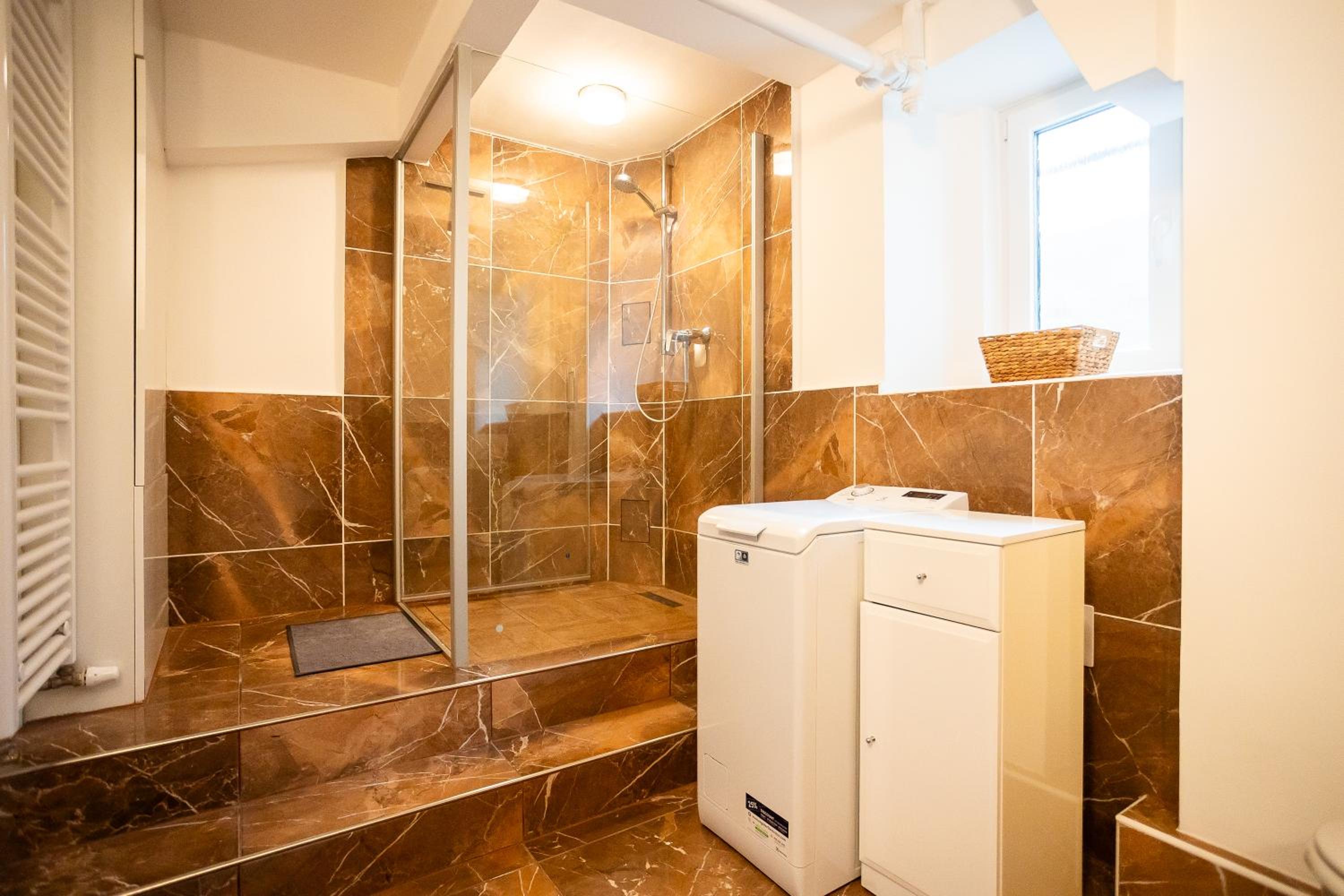 Spacious Apartment 20 Min from National Theatre
