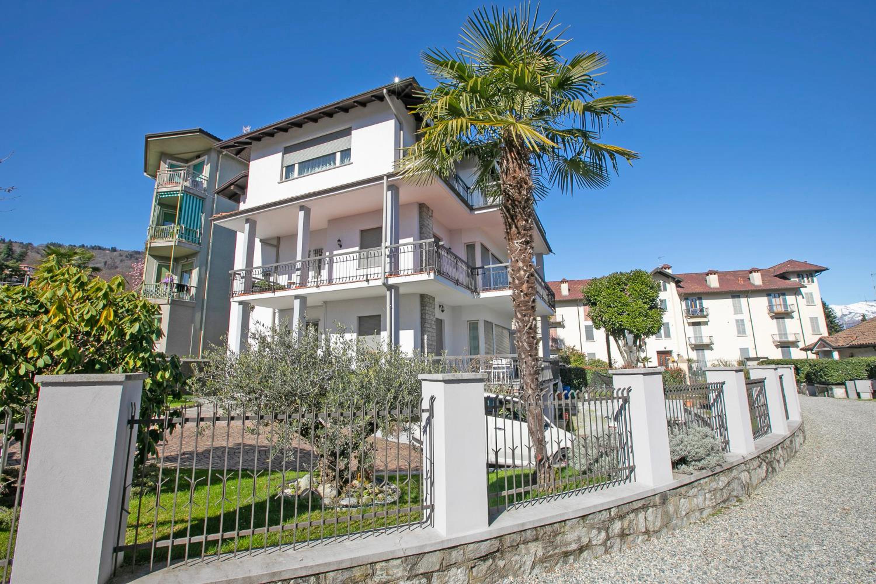 Il Giardino Di Dante Stresa Center: 2BR Terrace Apartment - Happy Rentals en Stresa