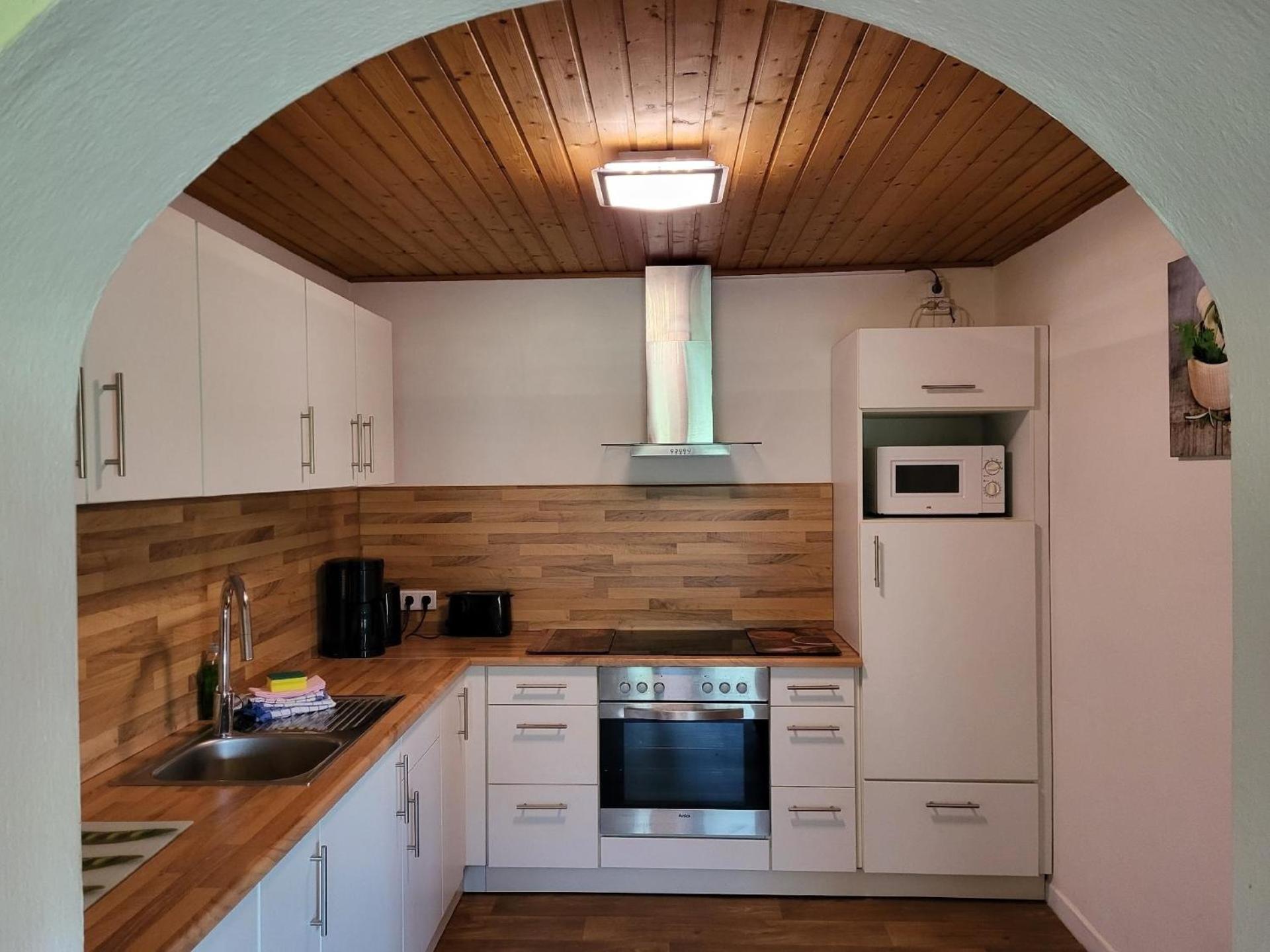 Geräumig ausgelegte Ferienwohnung in der oberen Etage mit Bergblick vom privaten Balkon - b57486