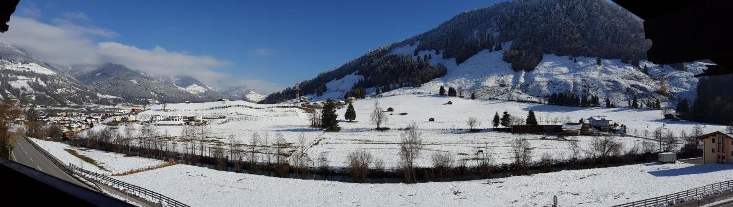 Geräumig ausgelegte Ferienwohnung in der oberen Etage mit Bergblick vom privaten Balkon - b57486