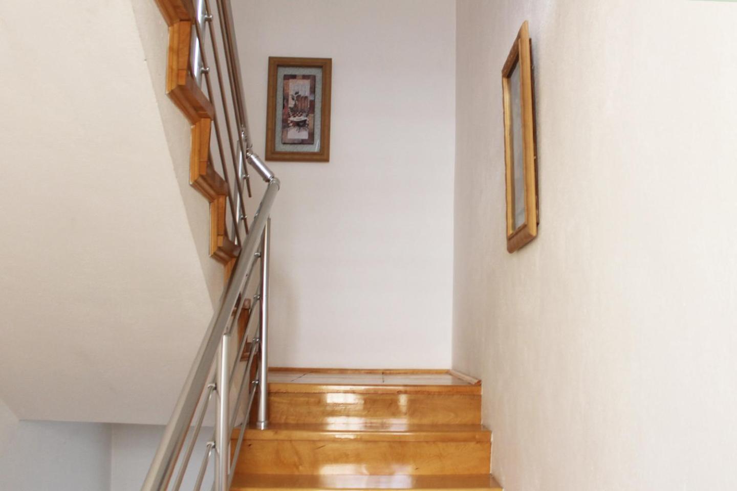 Farah Apartment