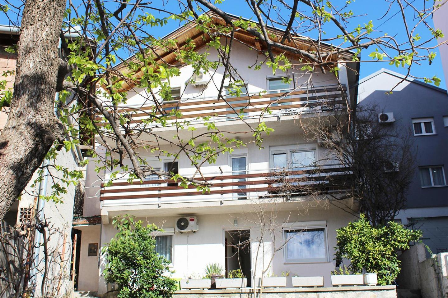 Farah Apartment