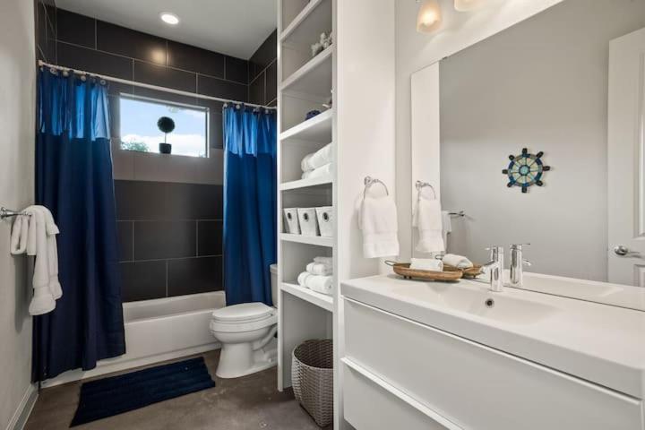 Private Lake Travis home with hot tub amenities - Property Image 33