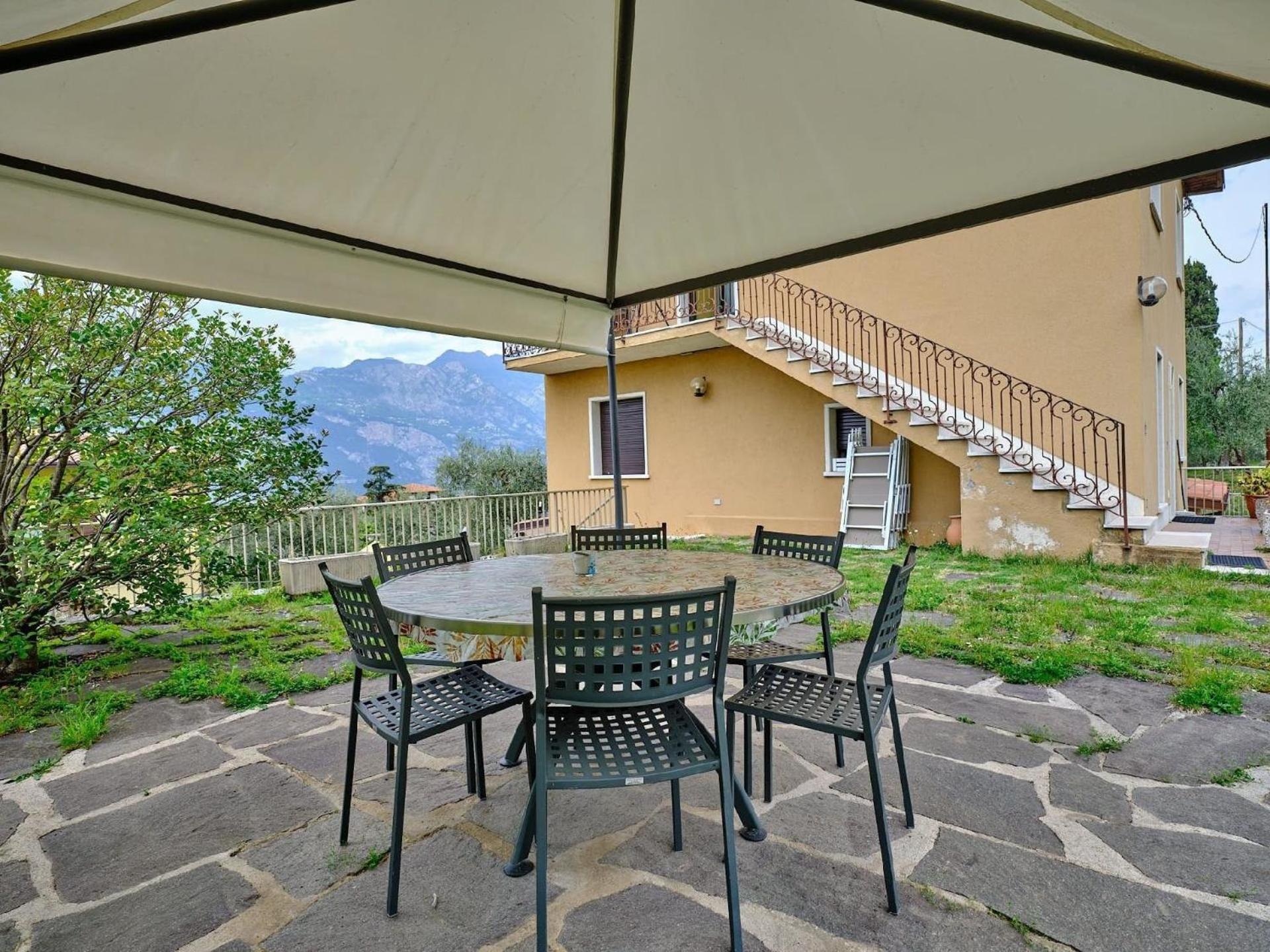 Helles Appartement in Malcesine mit Großem Garten und Nah am Strand view 4