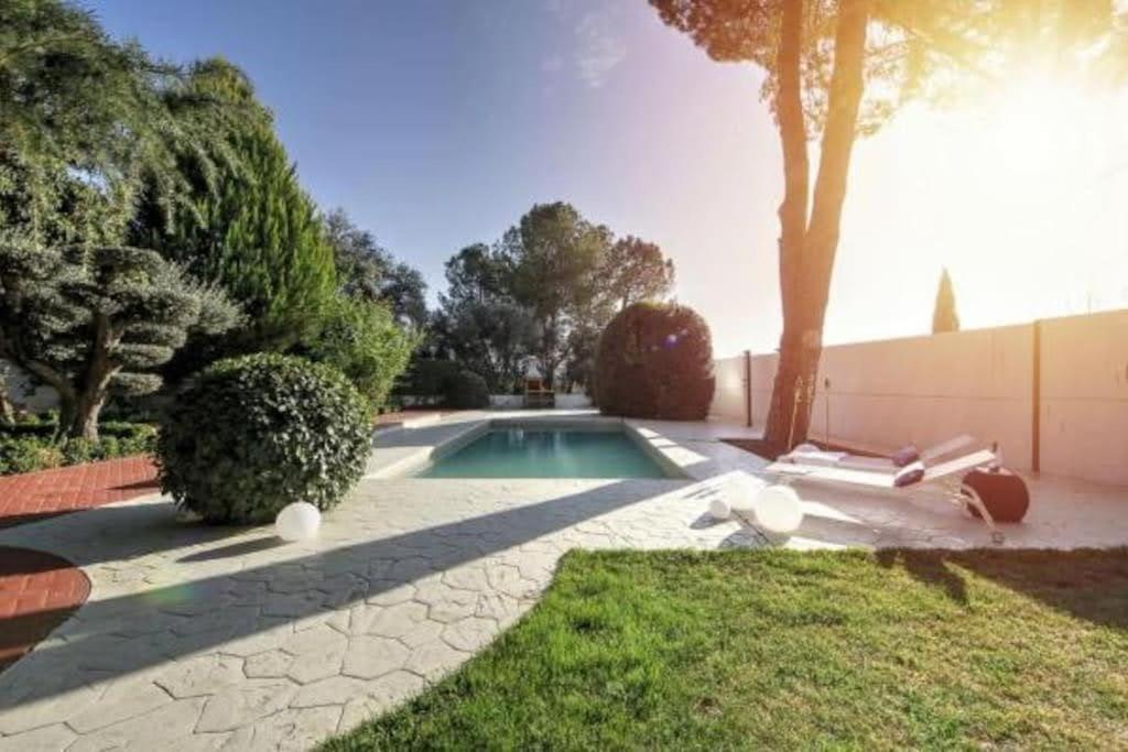 RentitSpain - Villa de Lujo Monzones - Piscina y Jacuzzi en Albolote