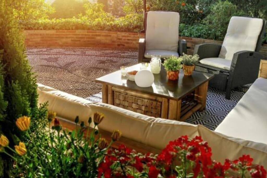 RentitSpain - Villa de Lujo Monzones - Piscina y Jacuzzi en Albolote