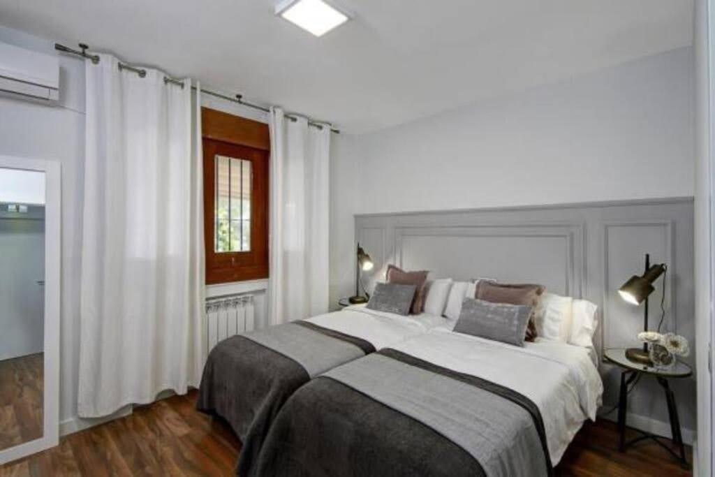 RentitSpain - Villa de Lujo Monzones - Piscina y Jacuzzi en Albolote