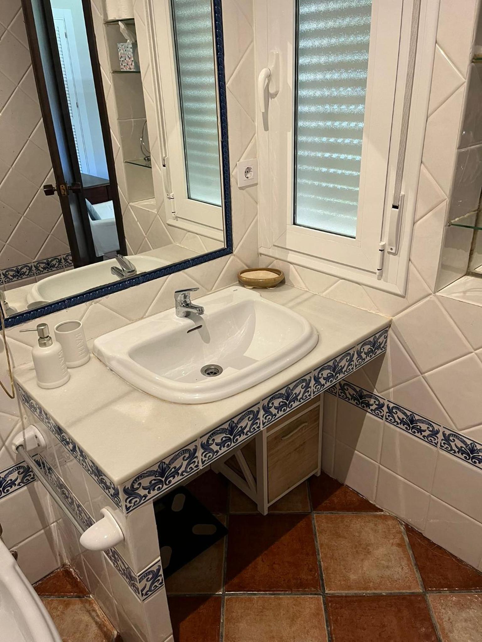 Villa America en Roche — bathroom