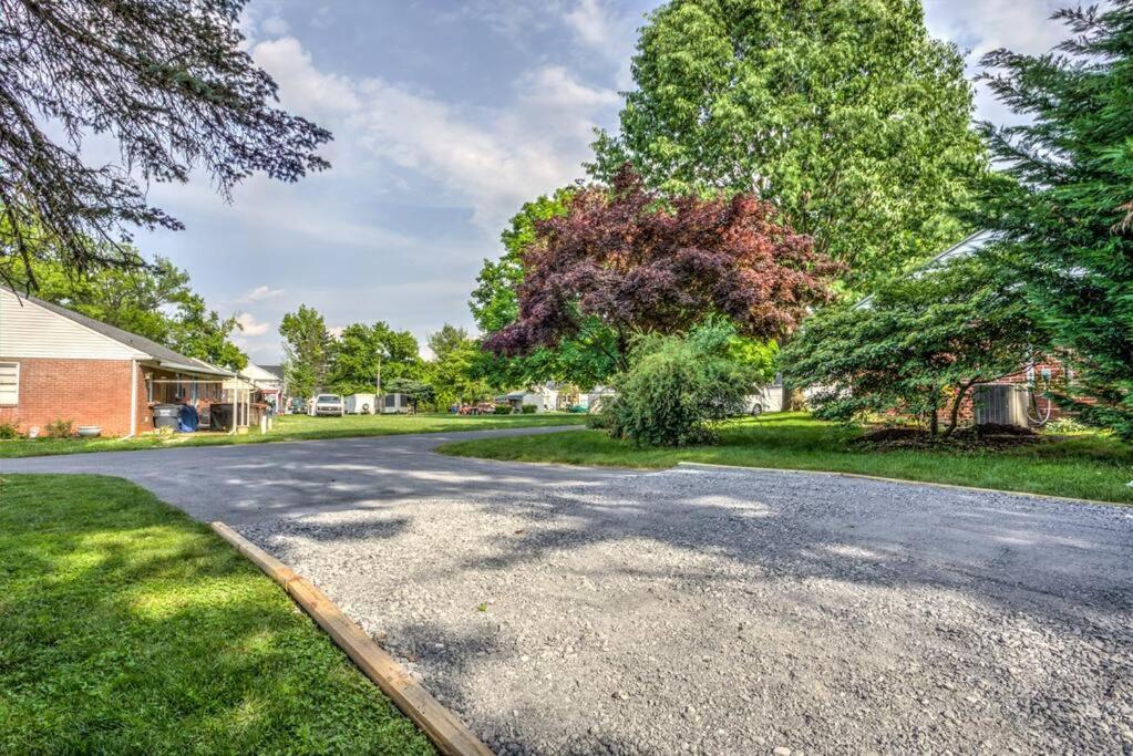 Renovated 2 BR home close to Lancaster attractions view 3