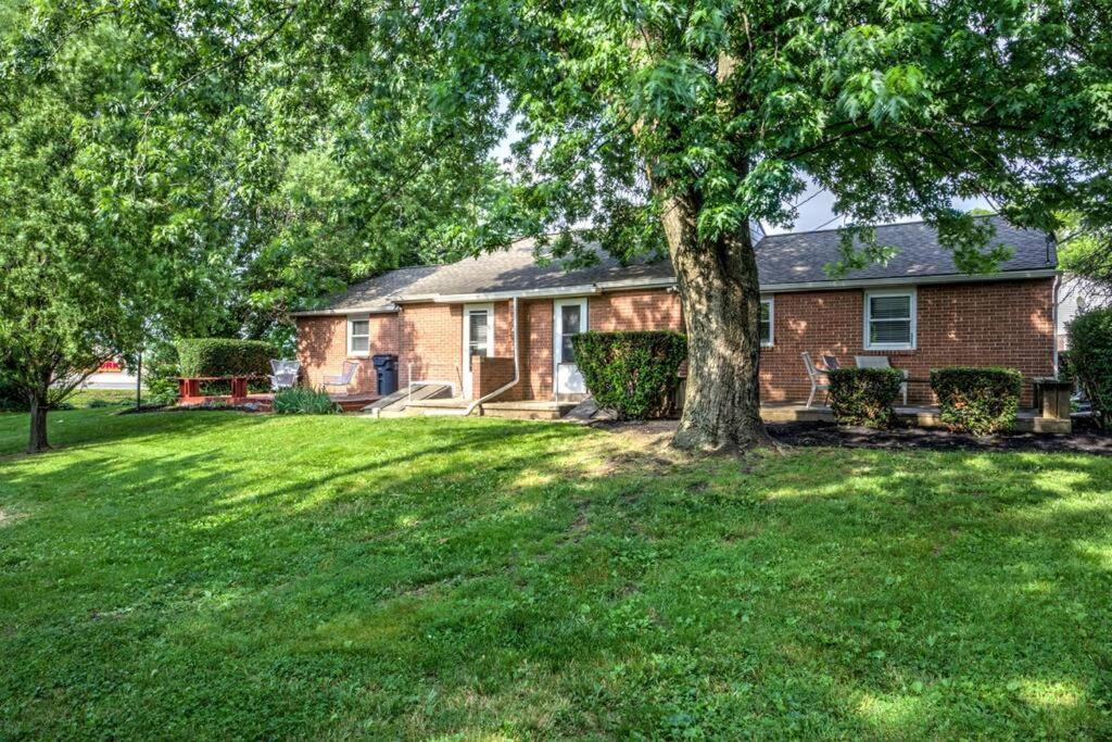 Renovated 2 BR home close to Lancaster attractions view 4