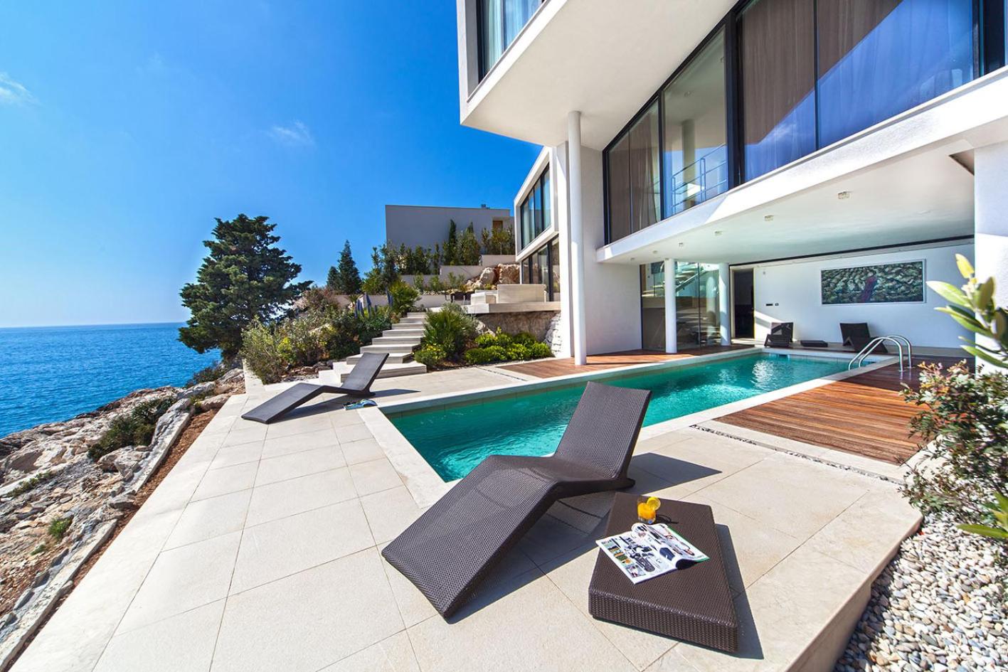 Golden Rays Luxury Villas & Apartments