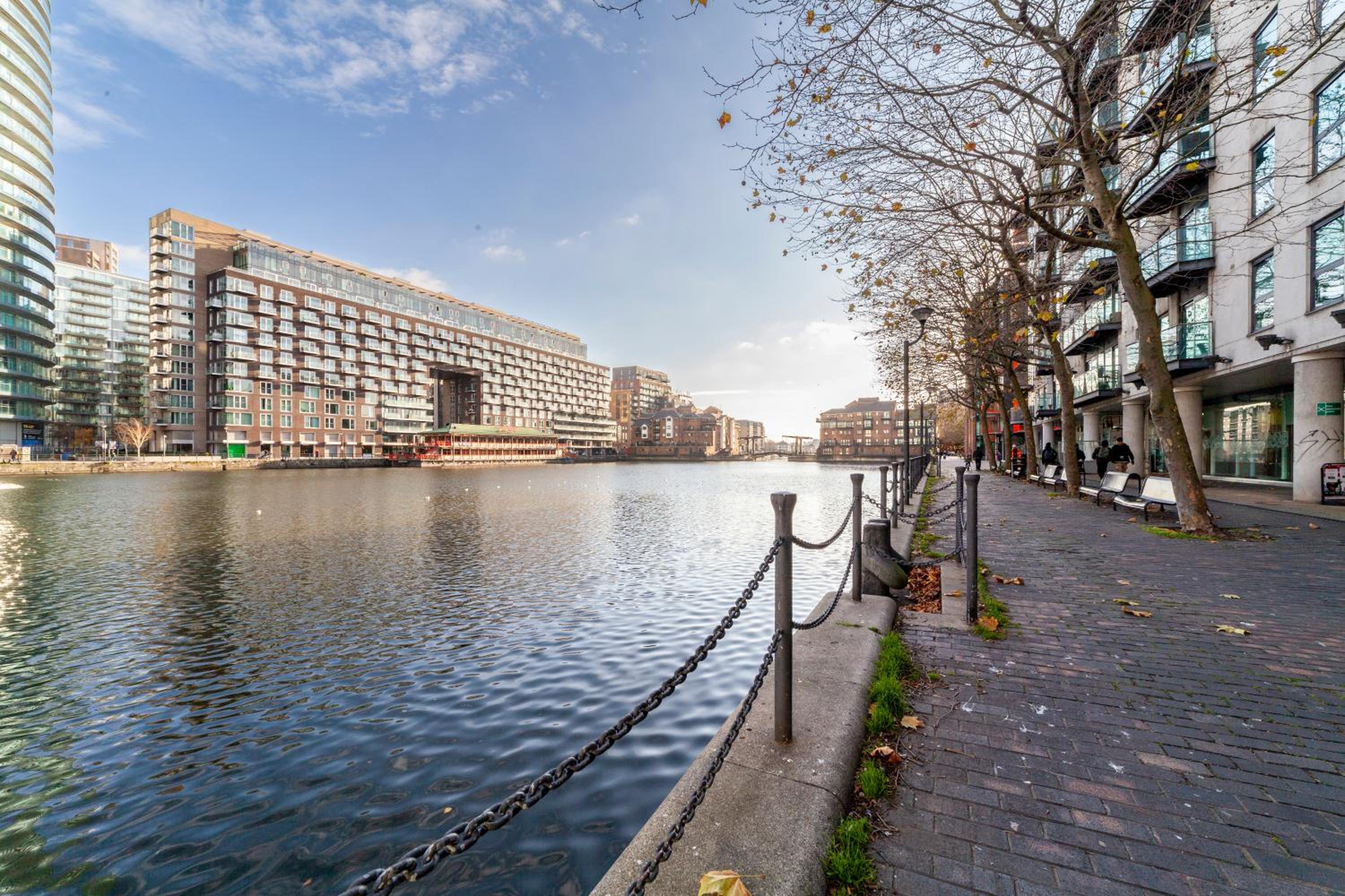 Comfy 2BR flat w balcony in Canary wharf