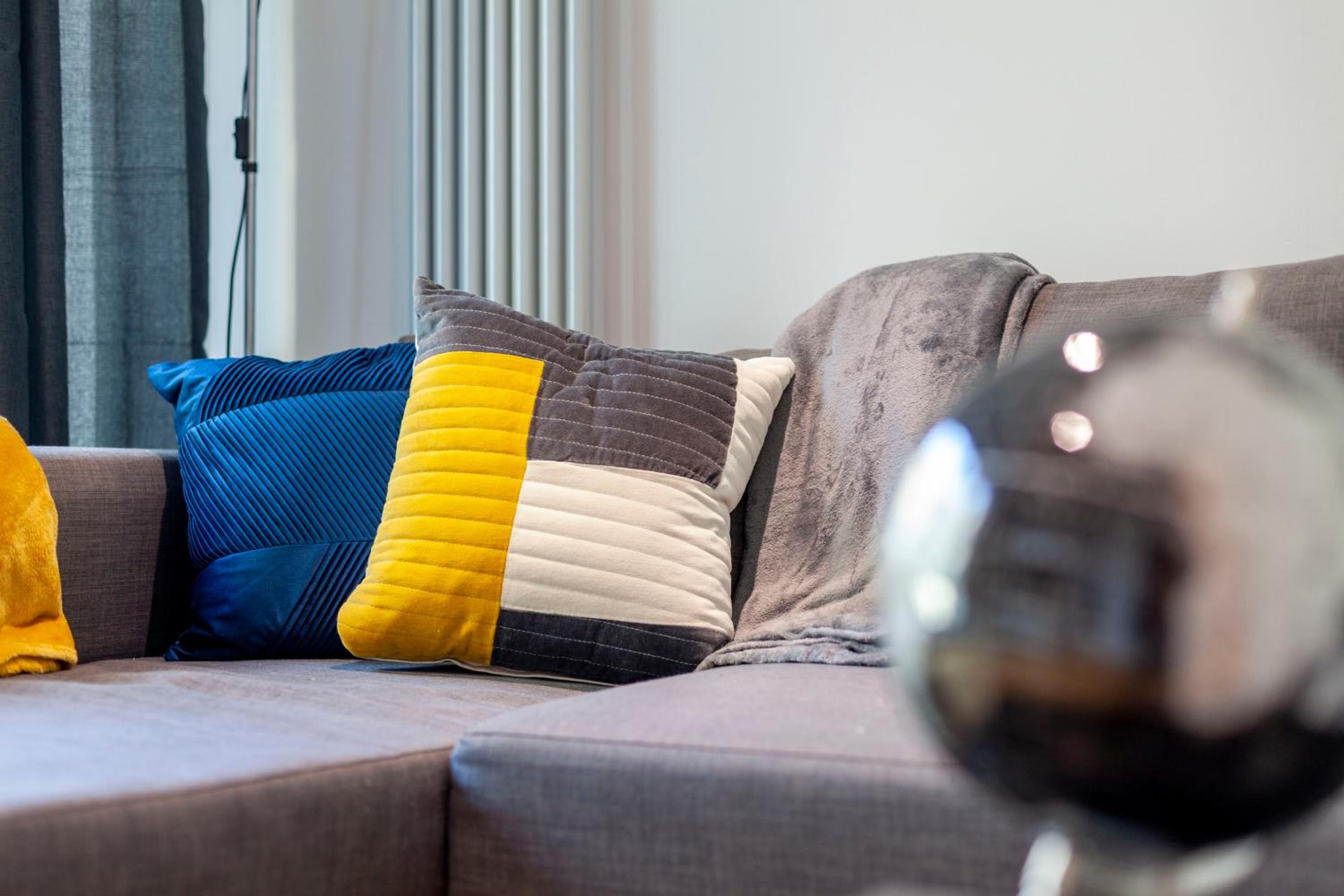 Comfy 2BR flat w balcony in Canary wharf