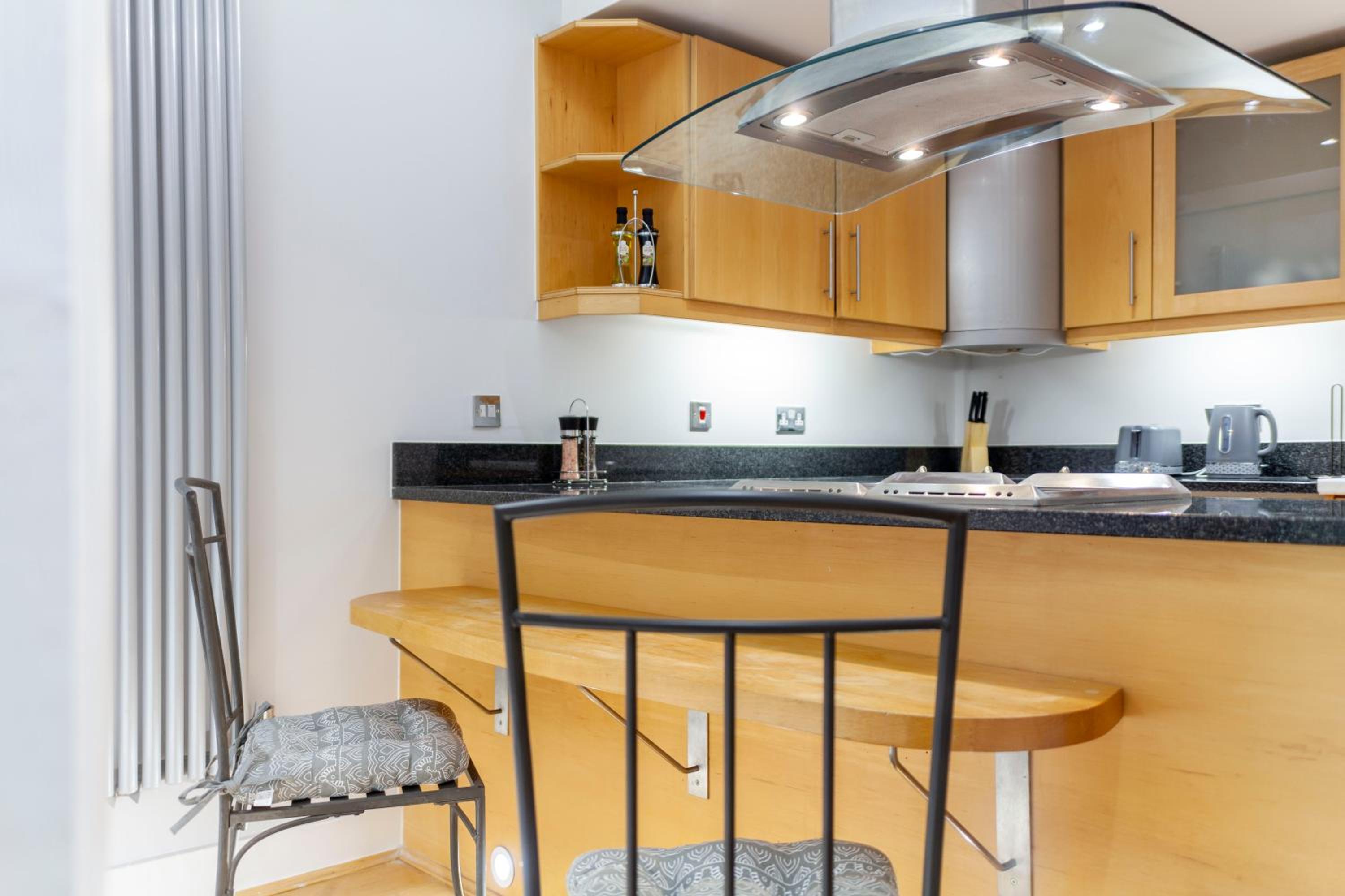 Comfy 2BR flat w balcony in Canary wharf