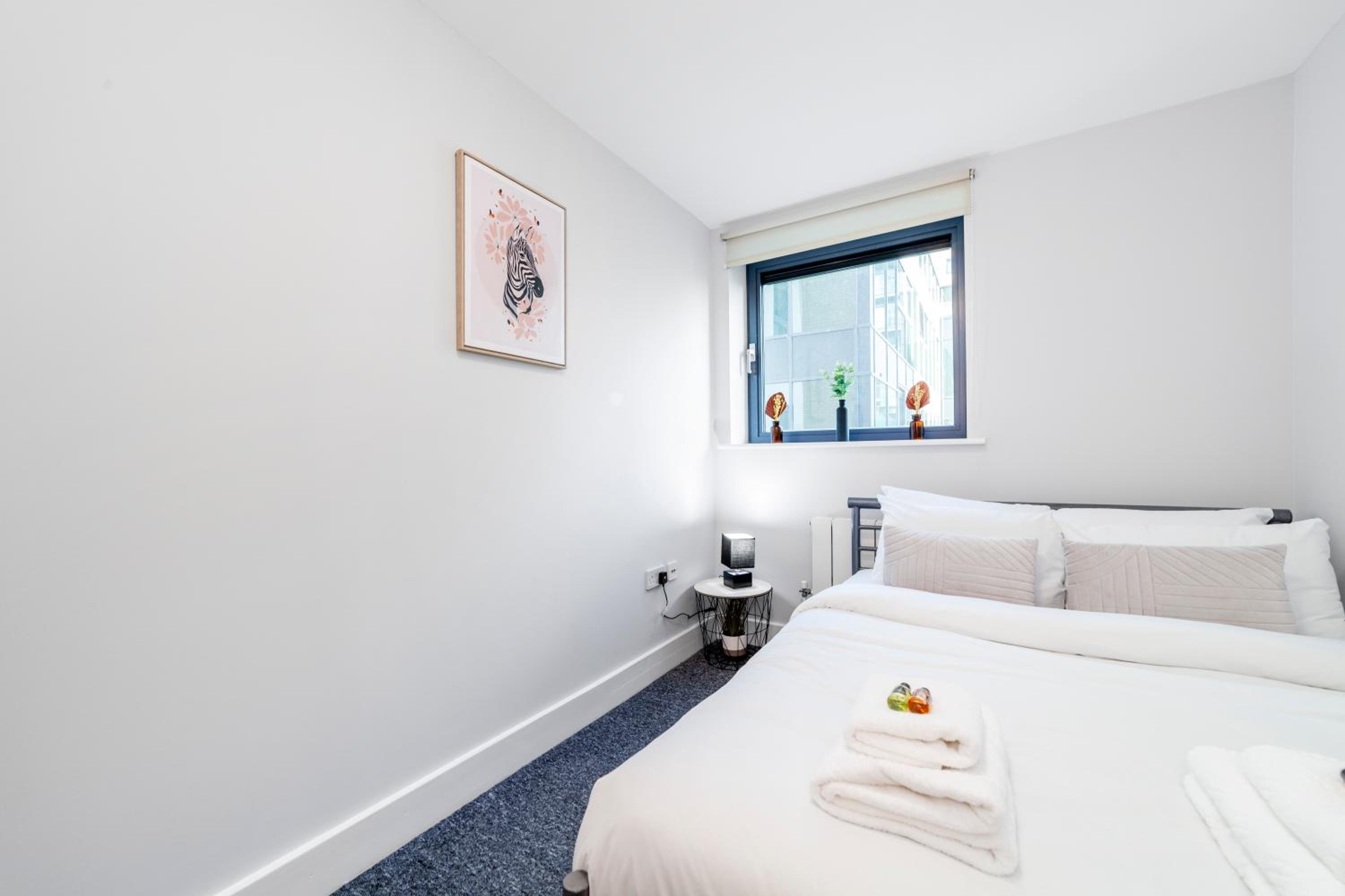Comfy 2BR flat w balcony in Canary wharf