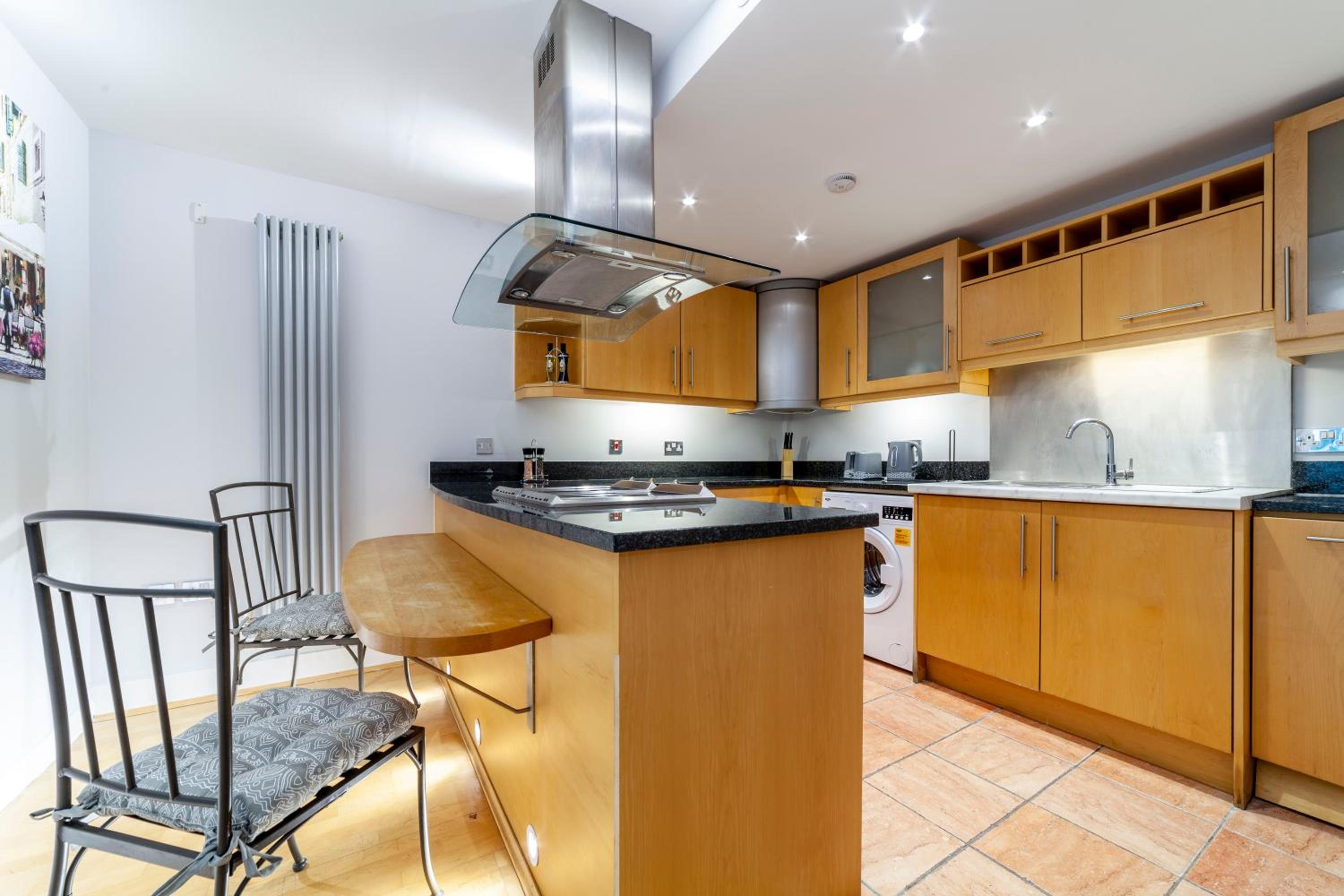 Comfy 2BR flat w balcony in Canary wharf