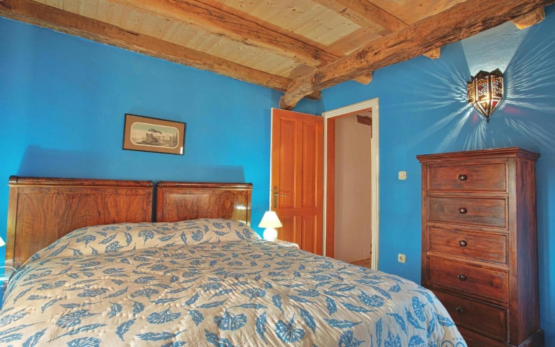 Ferienhaus auf zwei Etagen mit gehobener Ausstattung und offenen Kaminen und Pool im Garten view 5