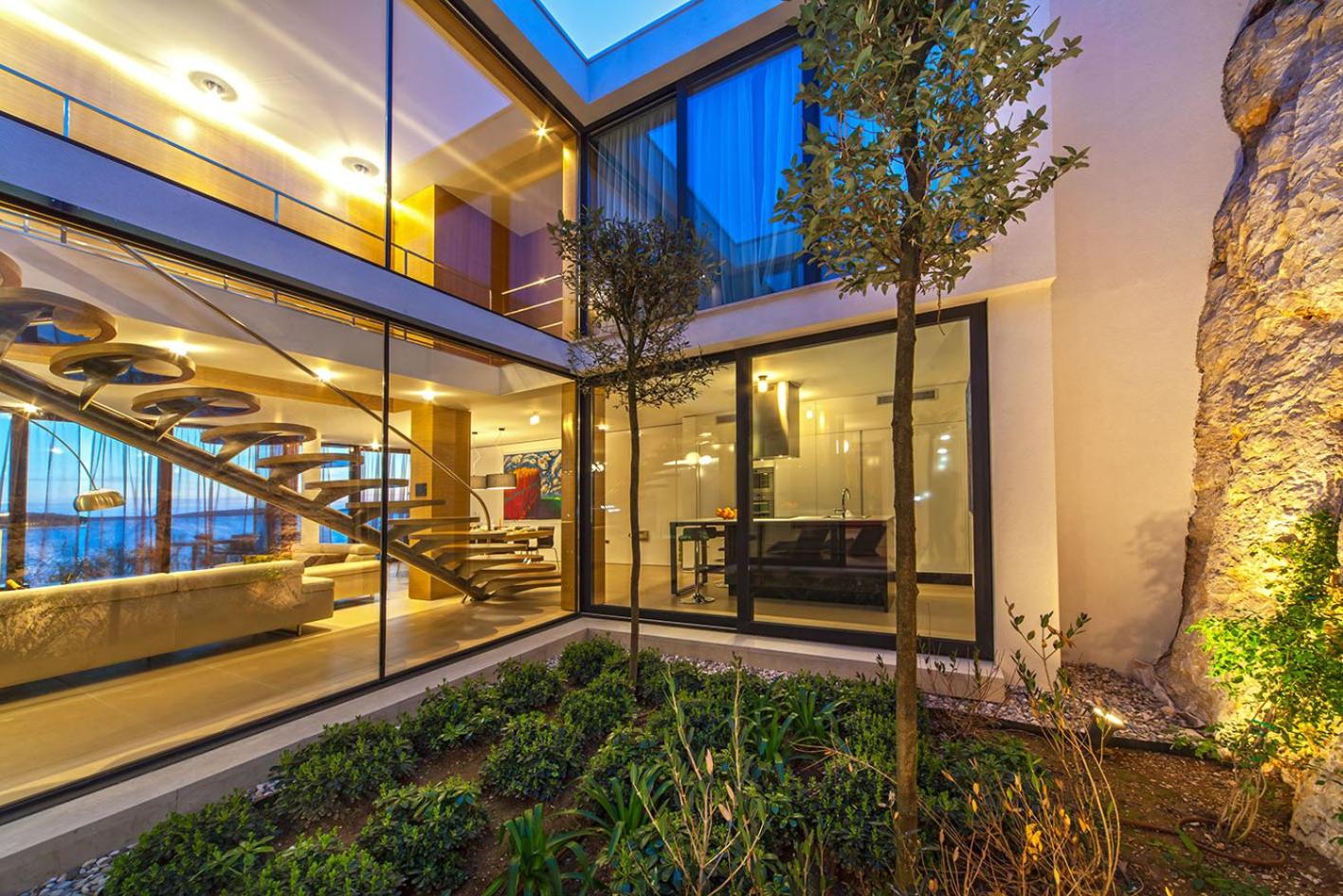 Golden Rays Luxury Villas & Apartments