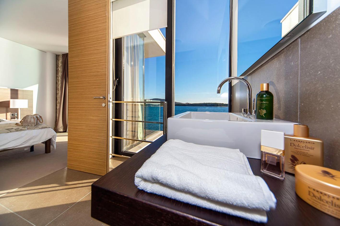 Golden Rays Luxury Villas & Apartments