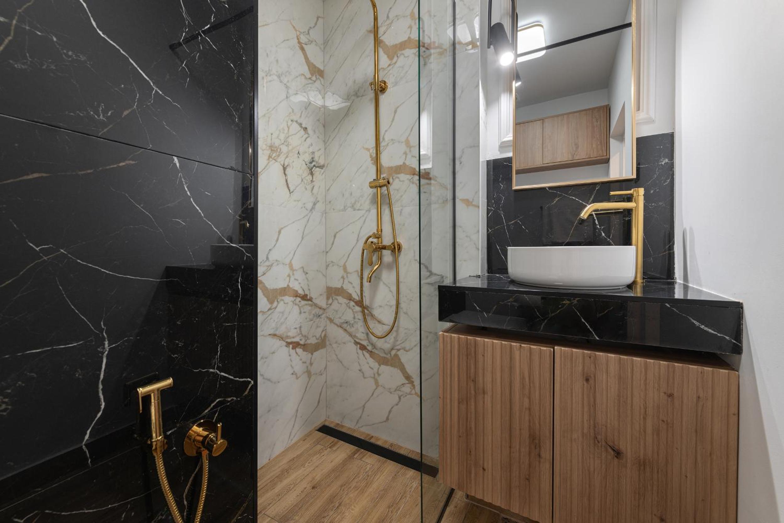 The Episode - Jacuzzi Penthouses