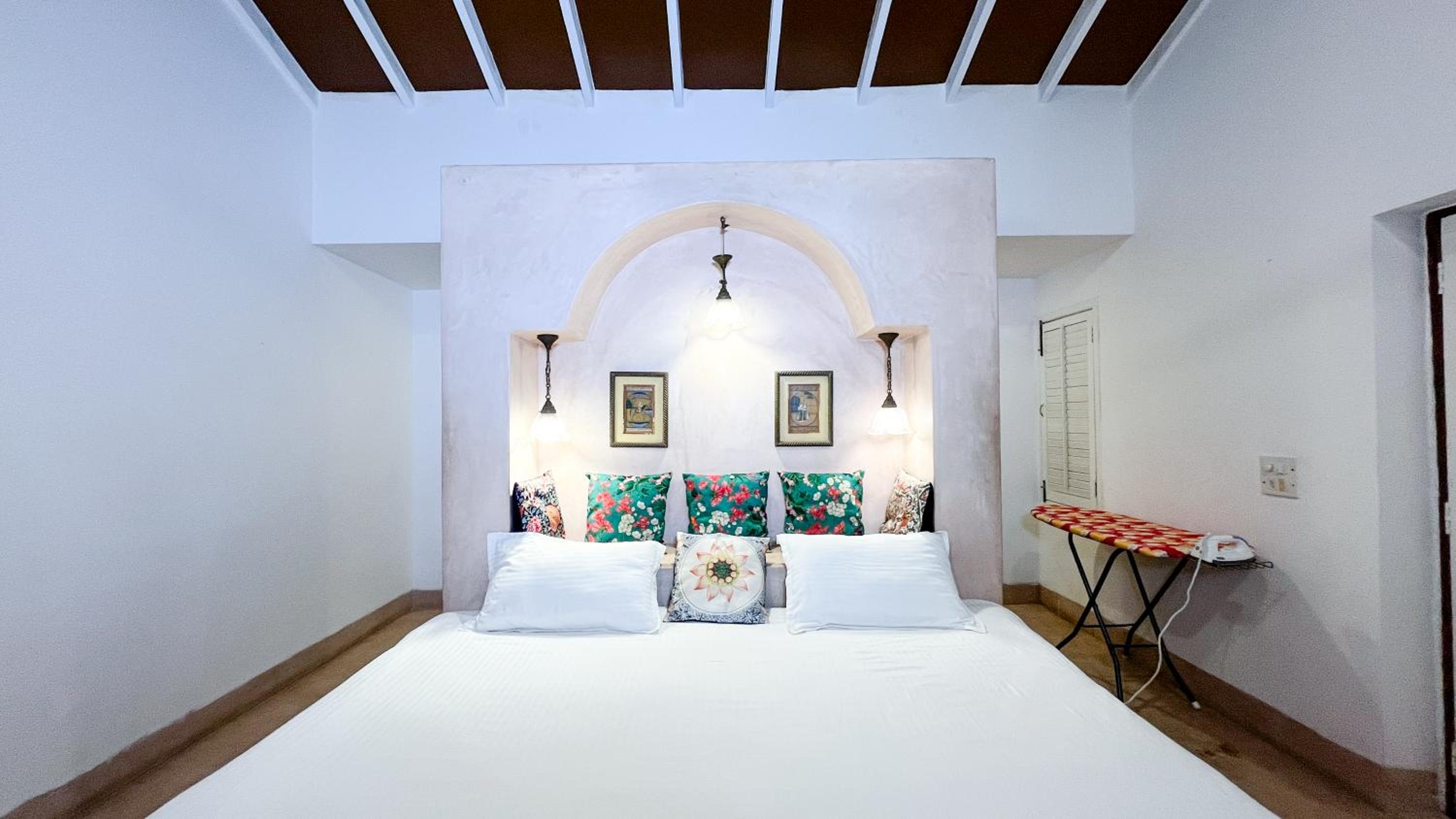 VILLA M - SOLITUDE 1 CANDOLIM GOA 3BHK, Pool Facing, Near Beach, Free Breakfast, Free WIFI and Prime Location