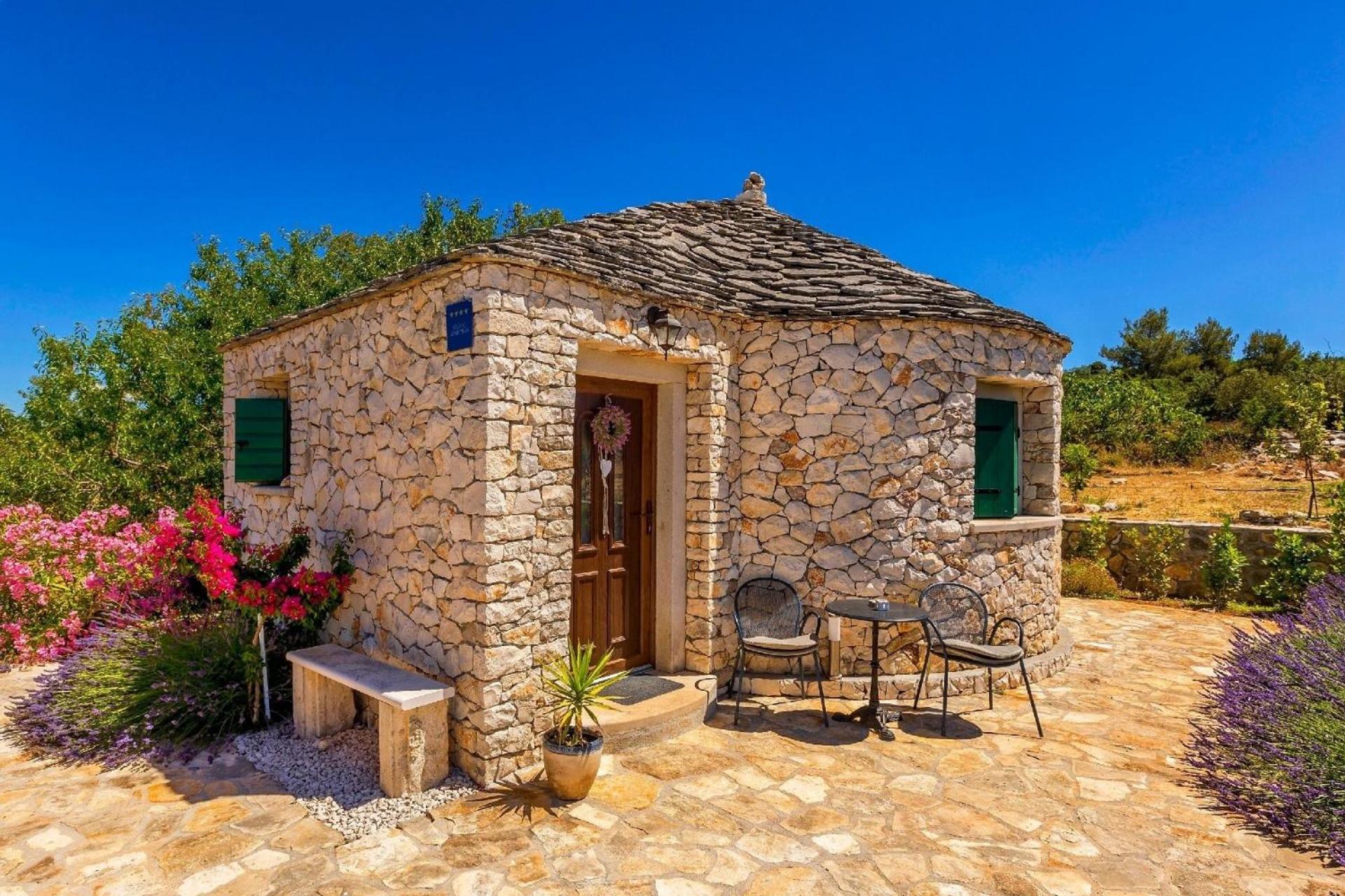 Ferienhaus mit Privatpool für 2 Personen ca 25 qm in Mirca, Dalmatien Mitteldalmatien view 4