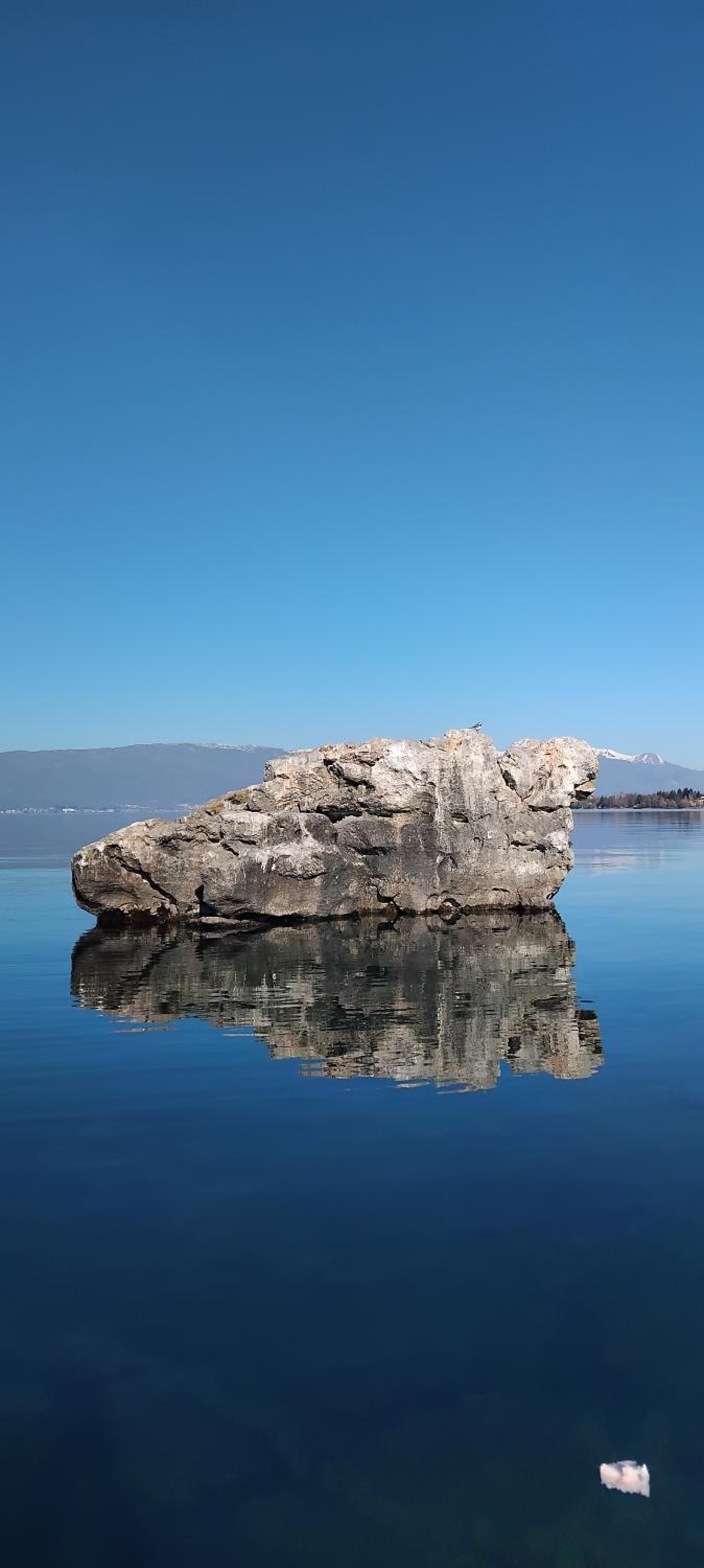 Beach Apartment Ohrid - Near Beach, Balcony and Free Parking