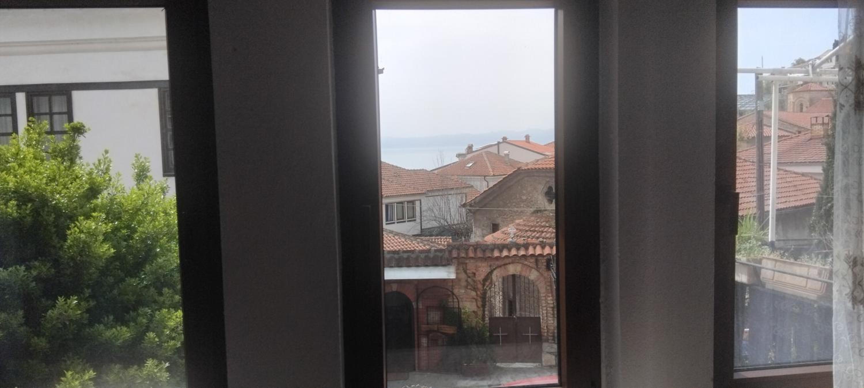 Beach Apartment Ohrid - Near Beach, Balcony and Free Parking