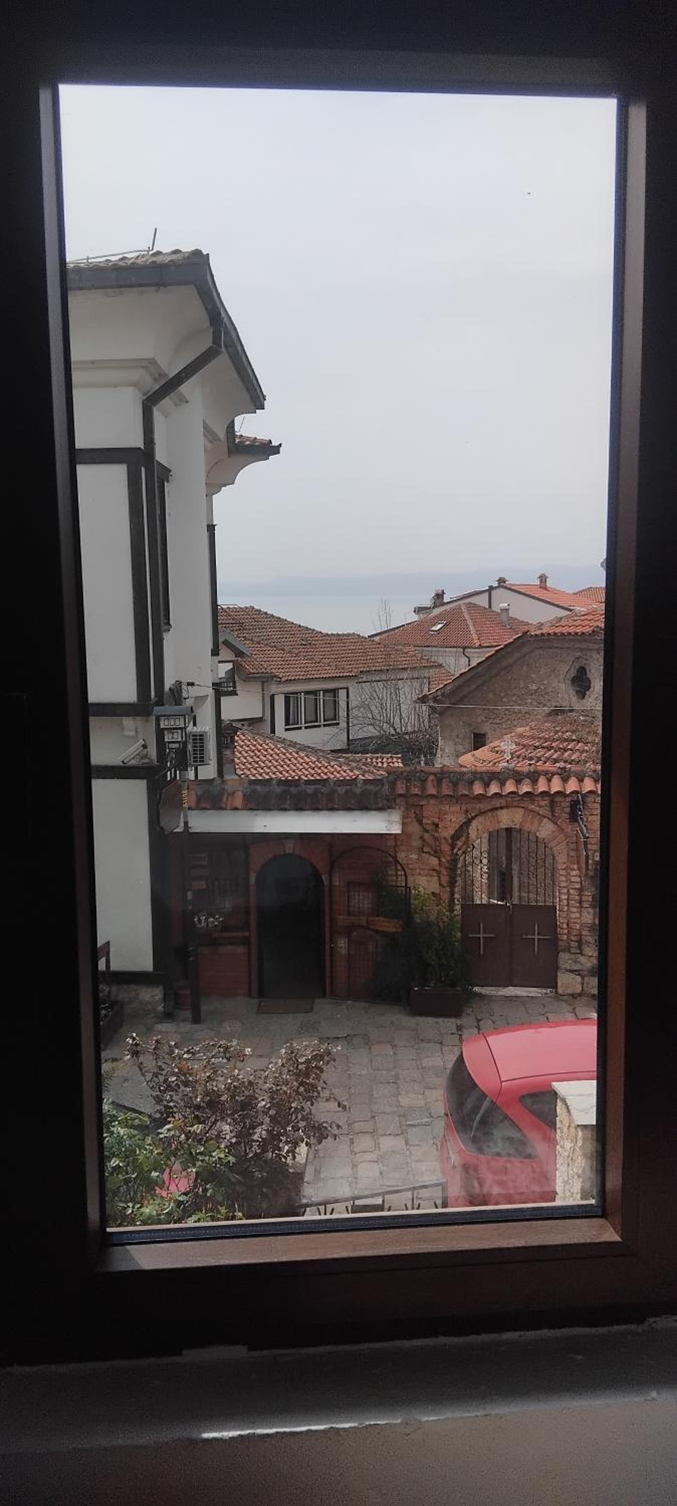 Beach Apartment Ohrid - Near Beach, Balcony and Free Parking