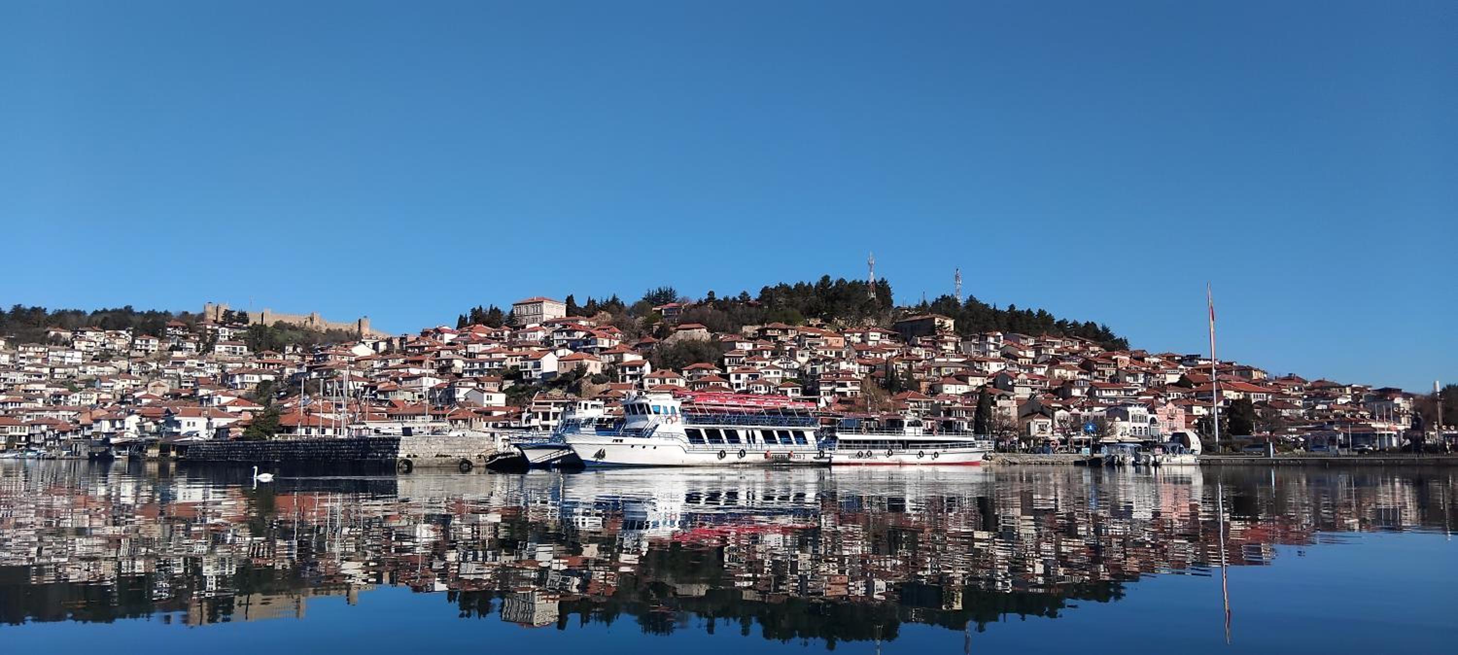 Beach Apartment Ohrid - Near Beach, Balcony and Free Parking
