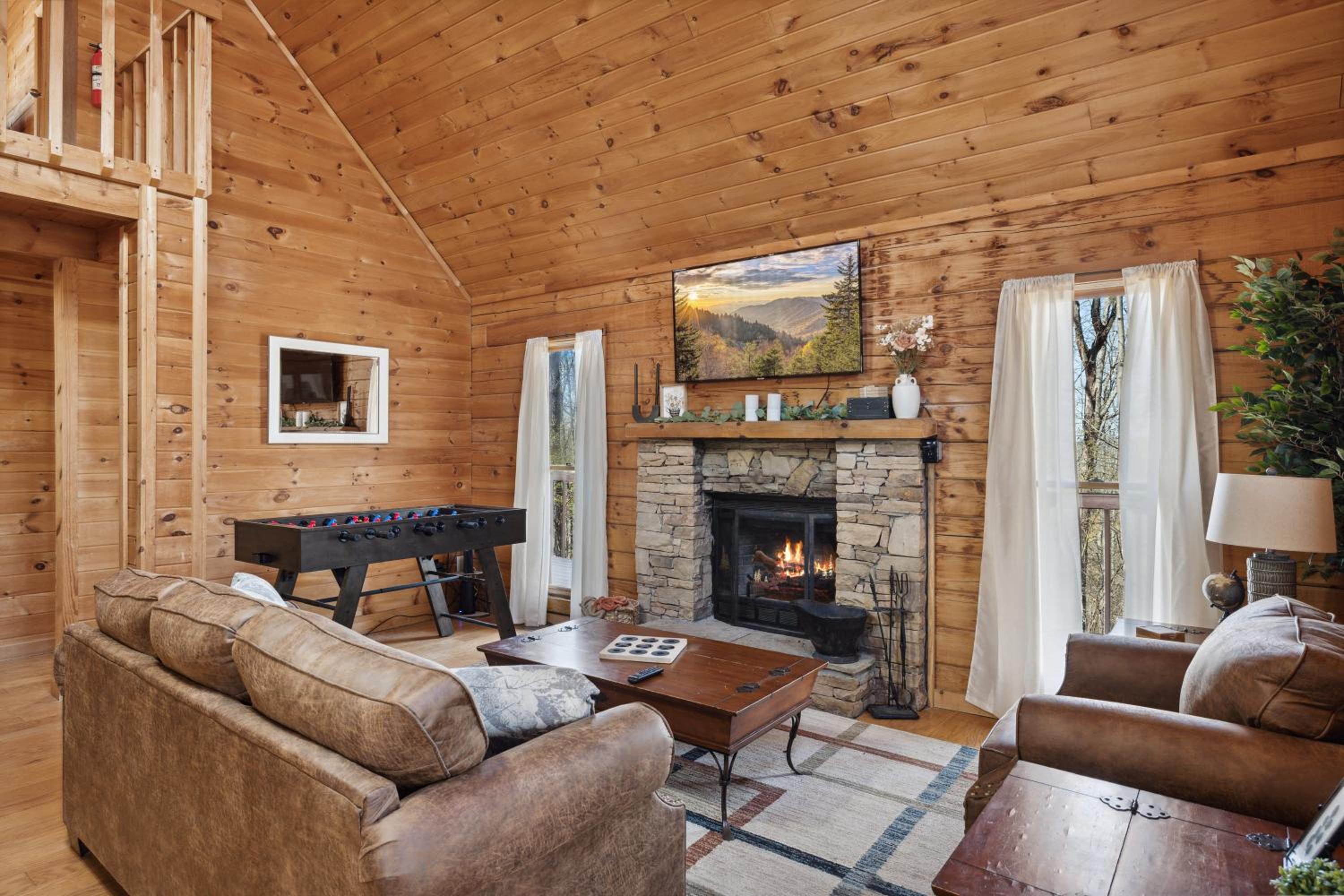 Cozy family friendly Cabin with hot tub, near Gatlinburg, Pigeon Forge, Dollywood view 5