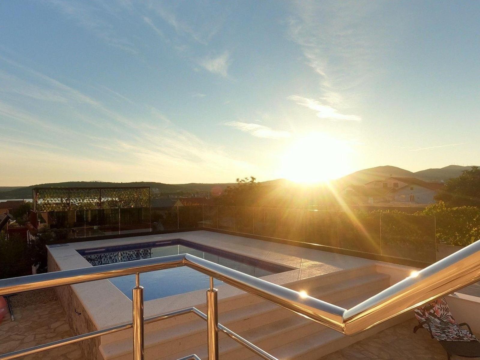 Modernes Ferienhaus Mit Eigenem Pool Und Meerblick