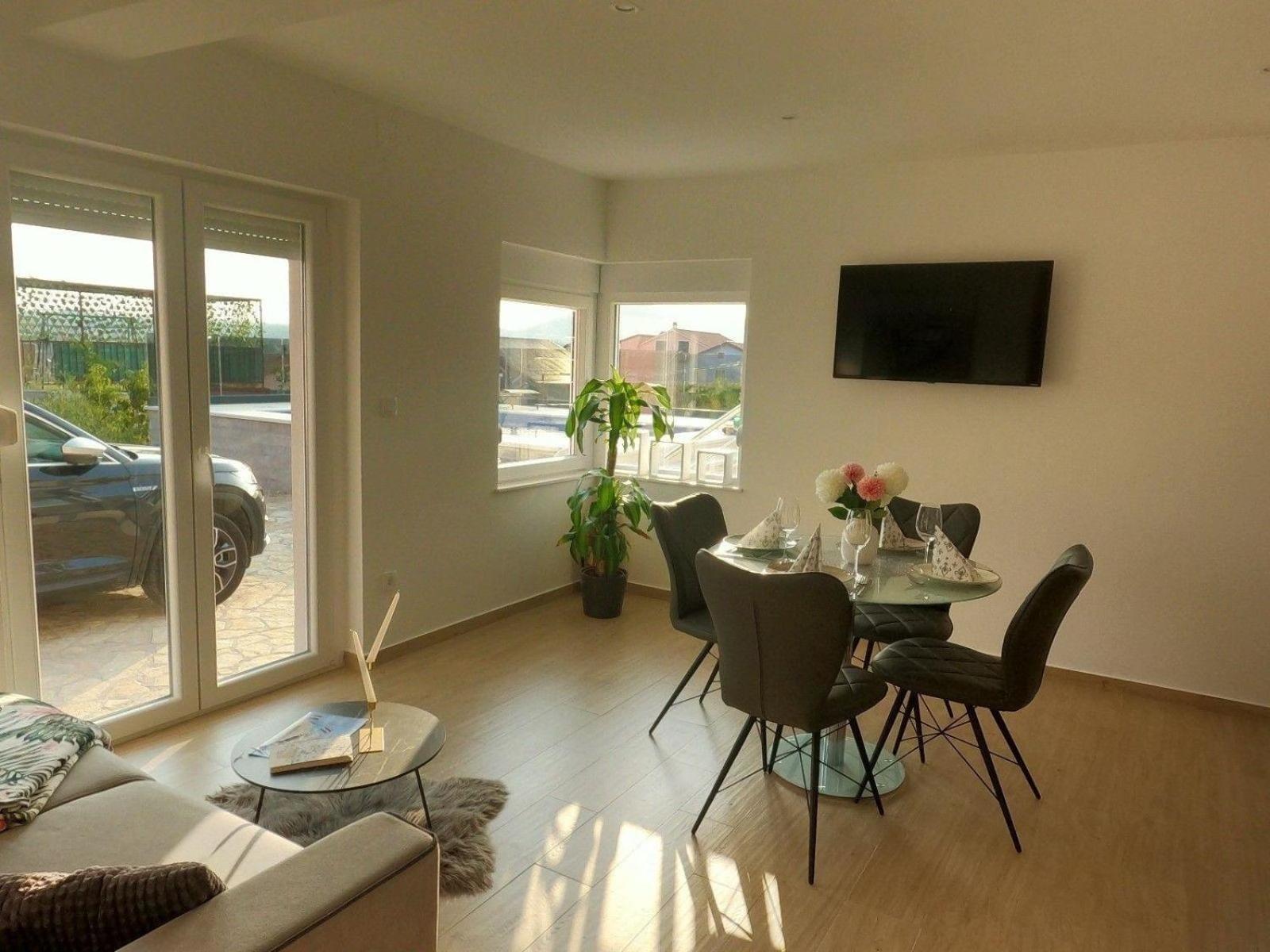 Modernes Ferienhaus Mit Eigenem Pool Und Meerblick