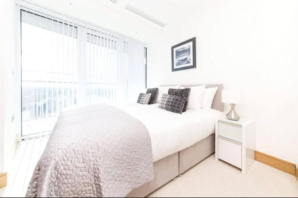 Luxurious Canary Wharf Aptartment - Outstanding City View!