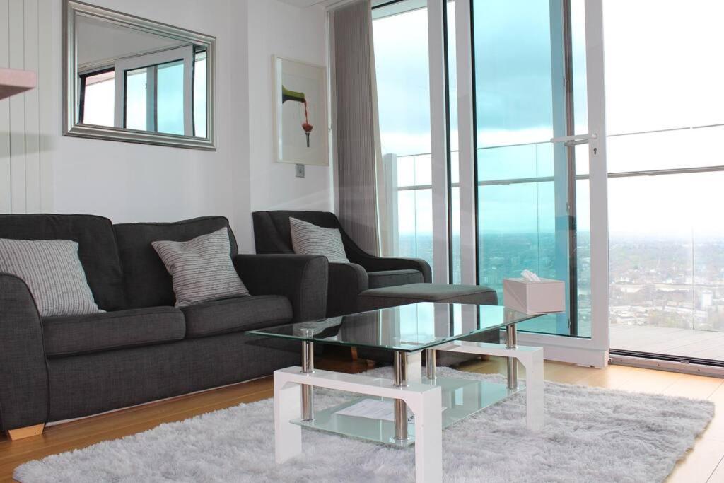 Luxurious Canary Wharf Aptartment - Outstanding City View!