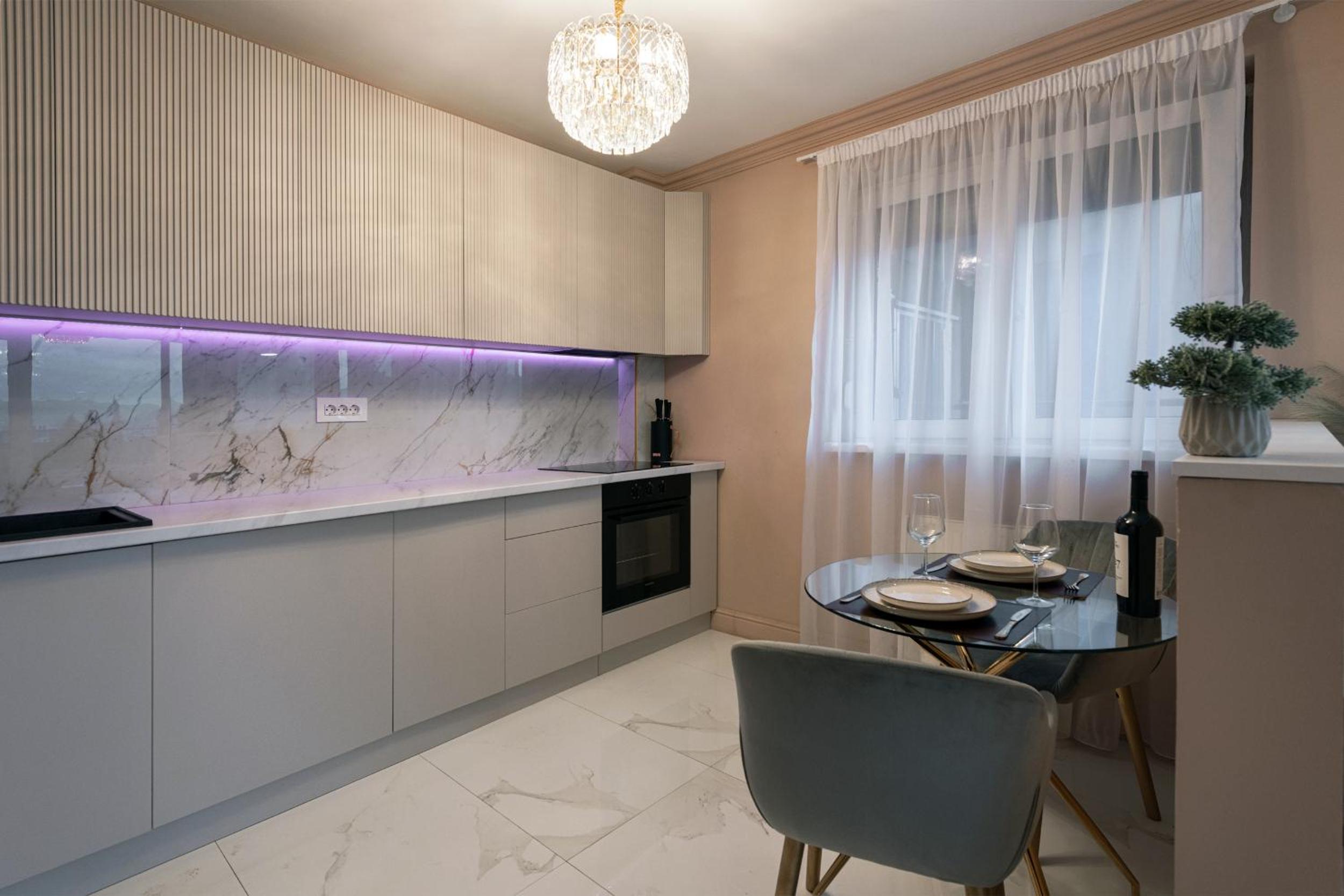 The Episode - Jacuzzi Penthouses