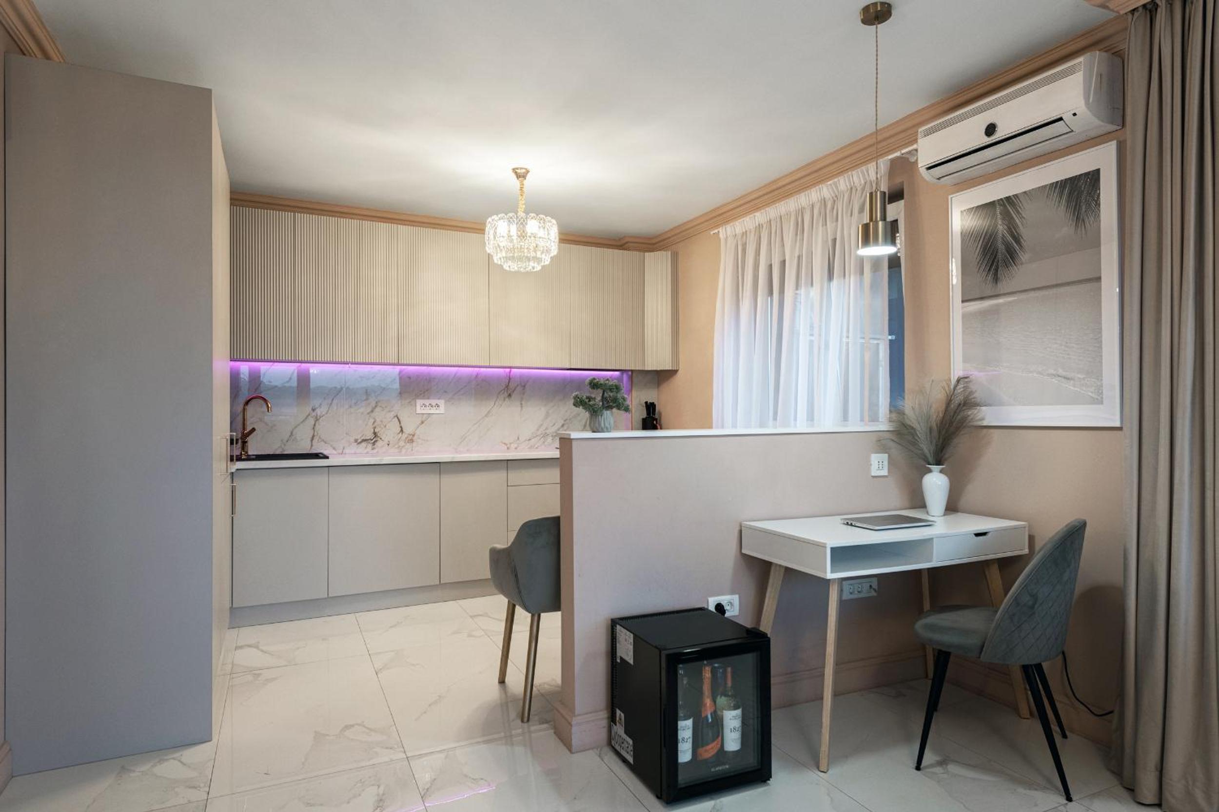 The Episode - Jacuzzi Penthouses