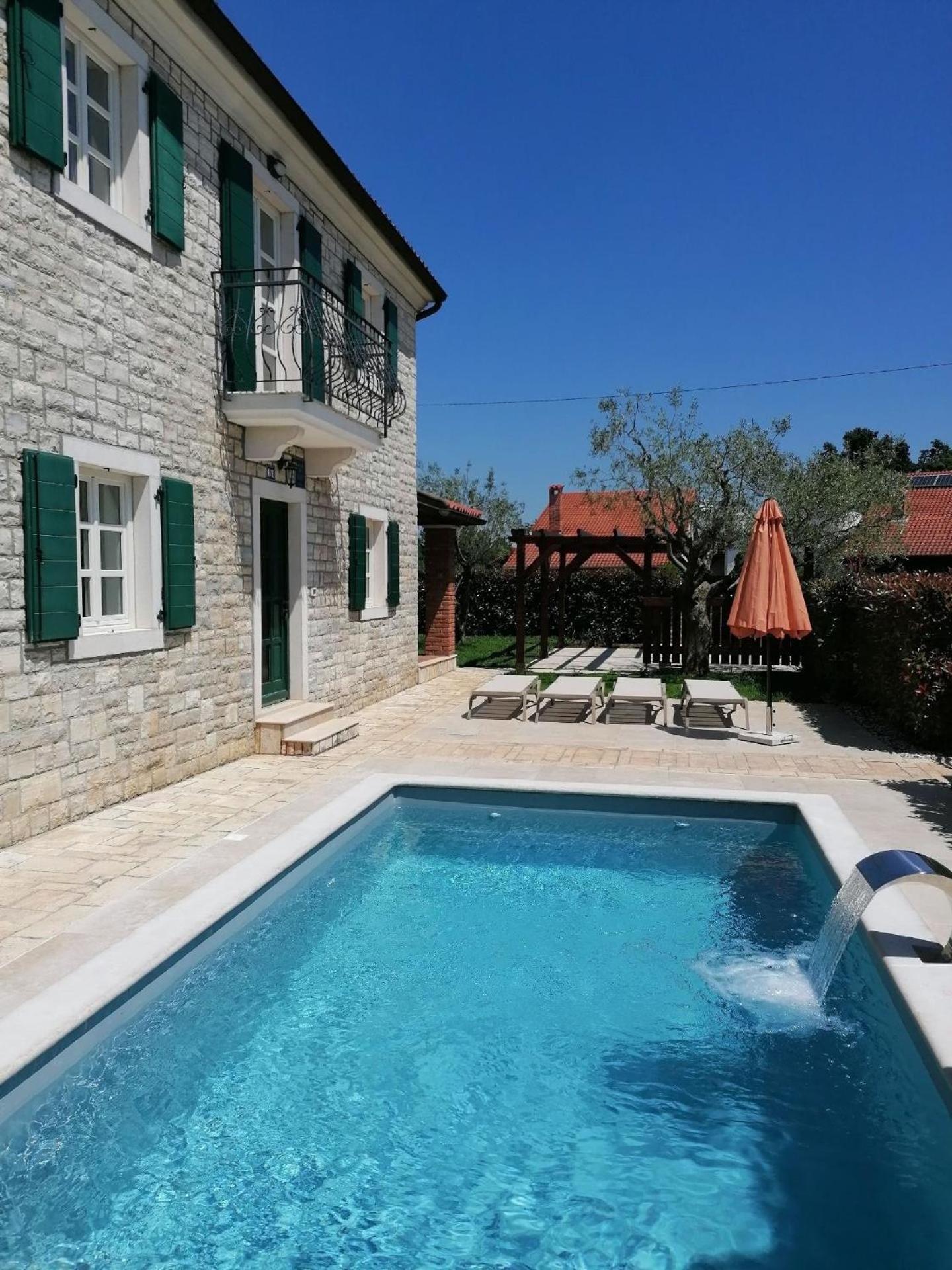 Ferienhaus Villa Nika Mit Privatem Außenwhirlpool