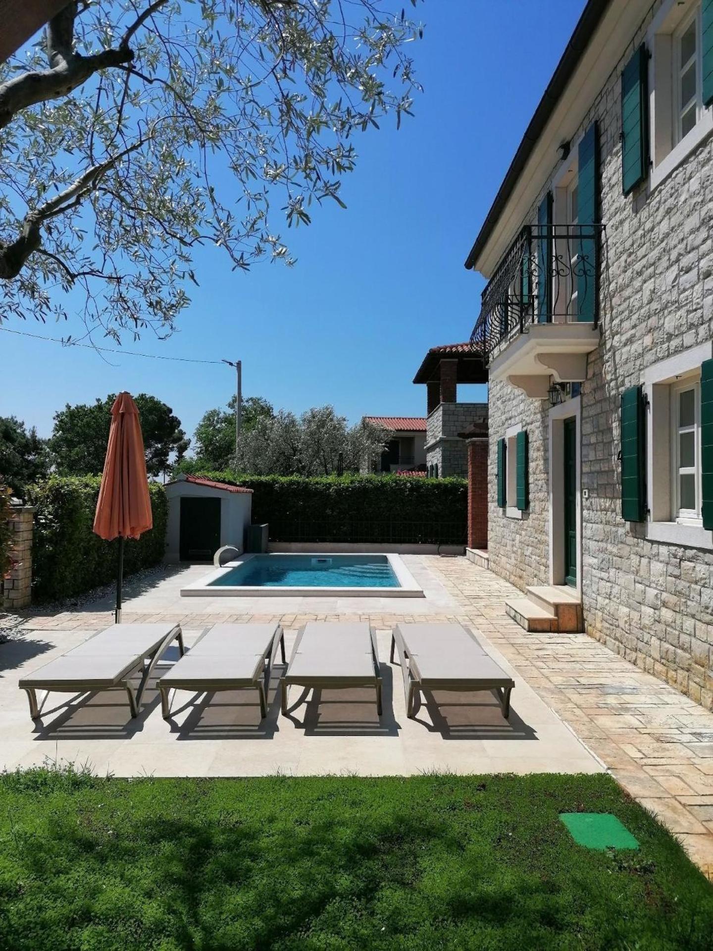 Ferienhaus Villa Nika Mit Privatem Außenwhirlpool
