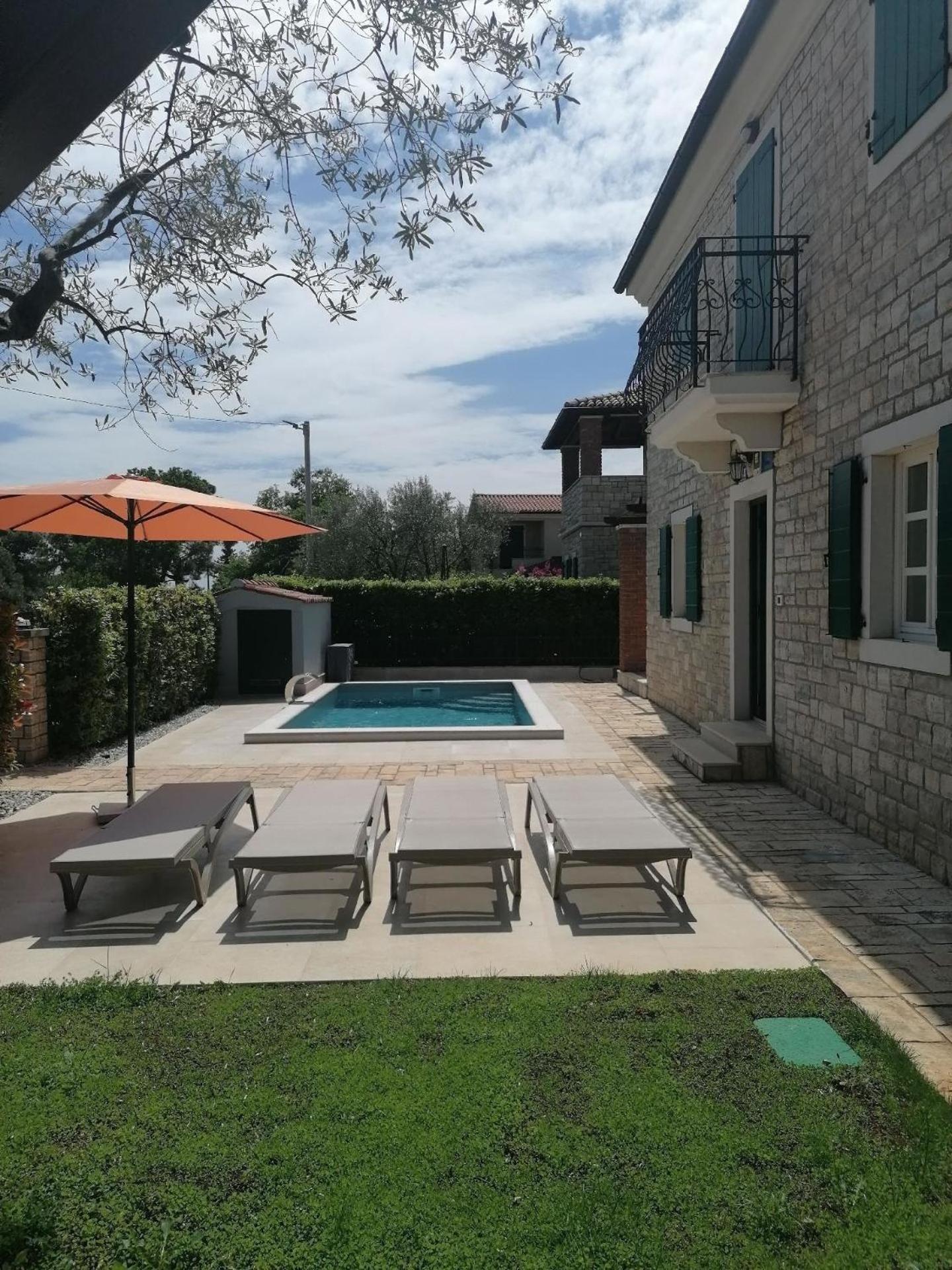 Ferienhaus Villa Nika Mit Privatem Außenwhirlpool