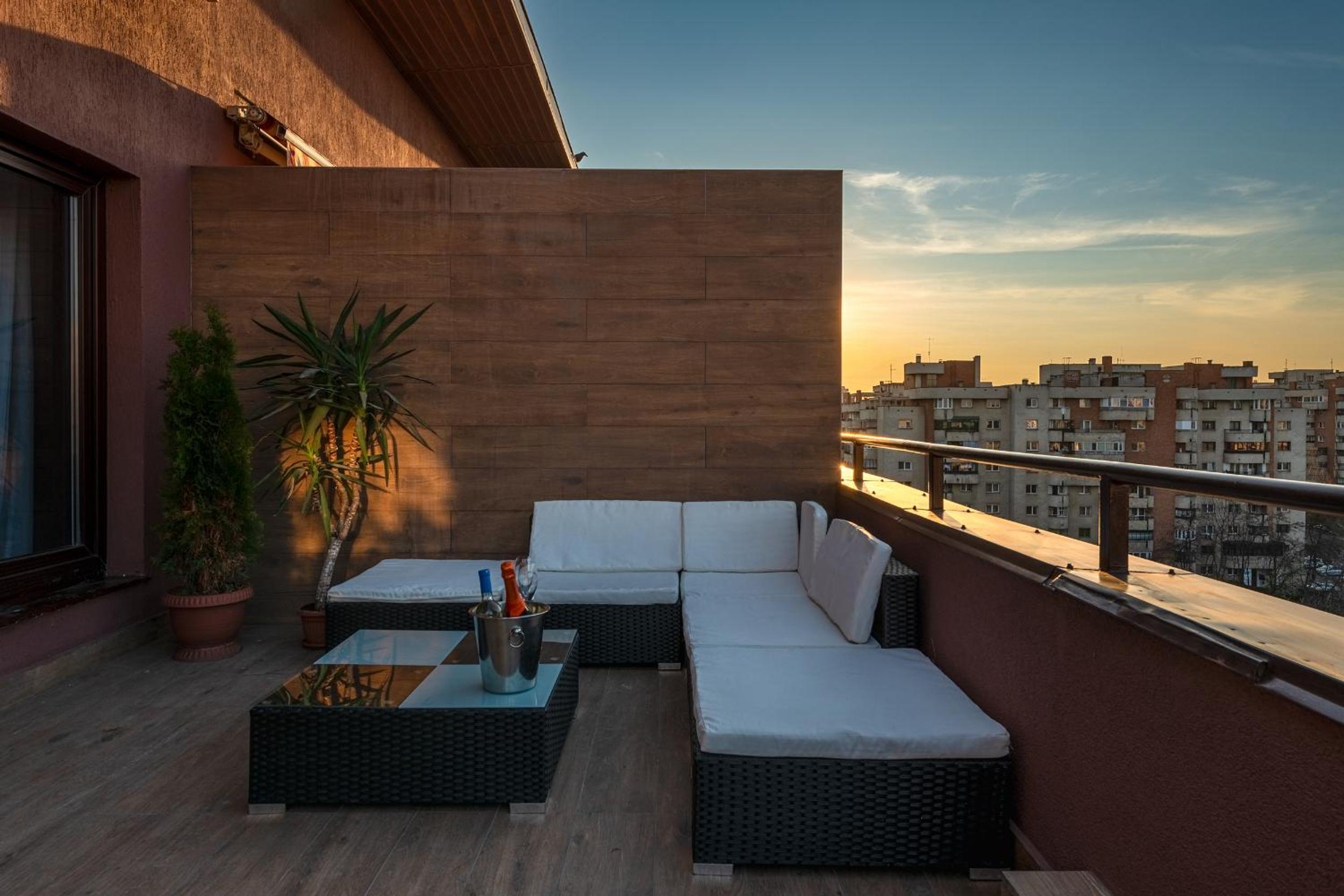 The Episode - Jacuzzi Penthouses