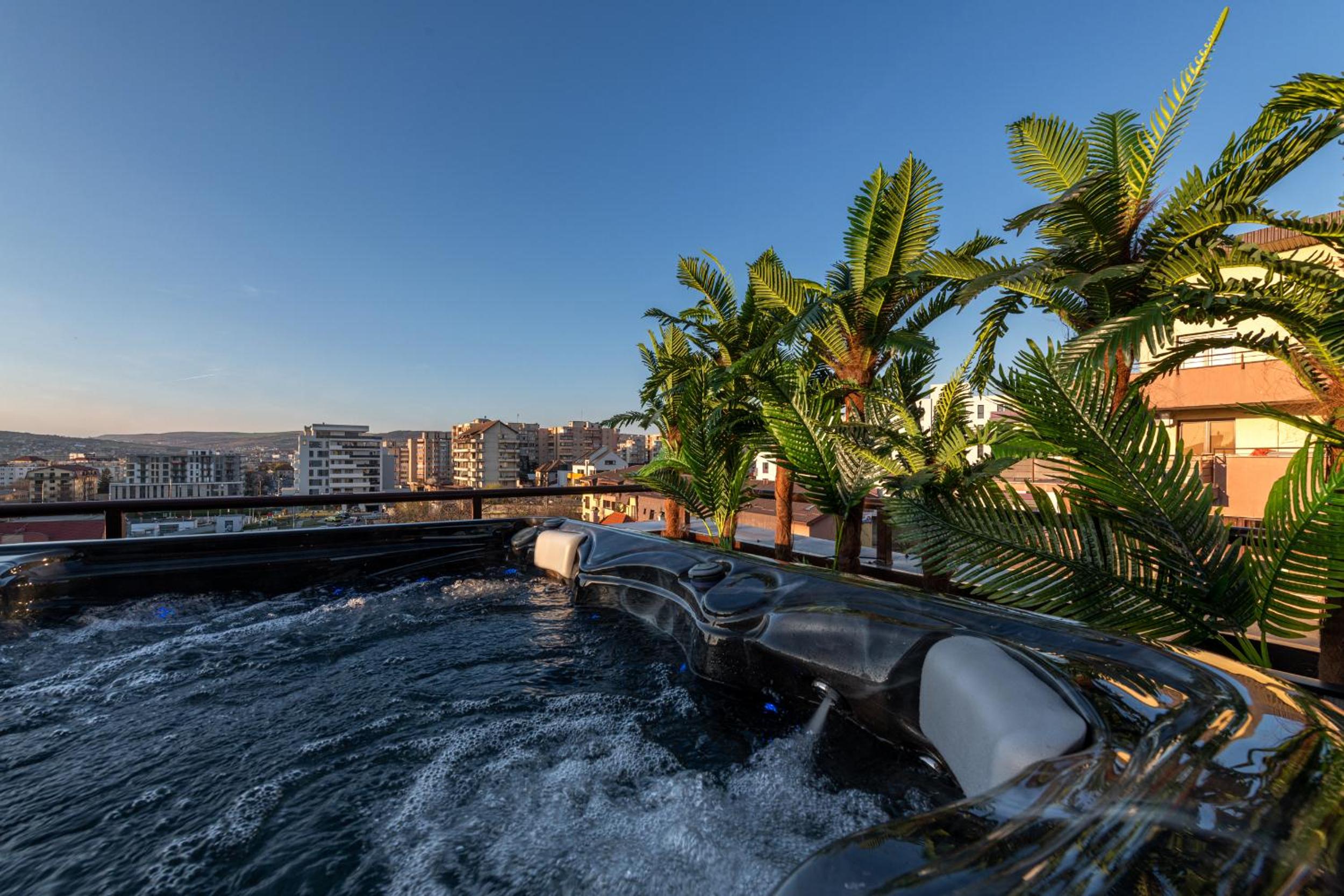 The Episode - Jacuzzi Penthouses