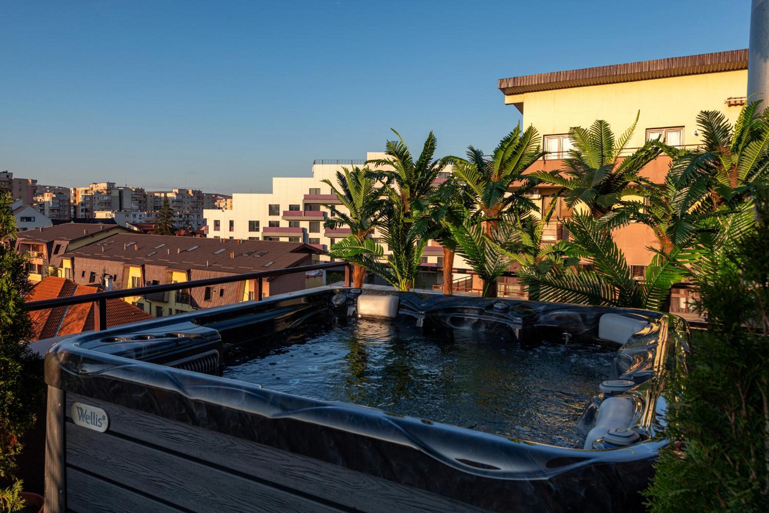 The Episode - Jacuzzi Penthouses