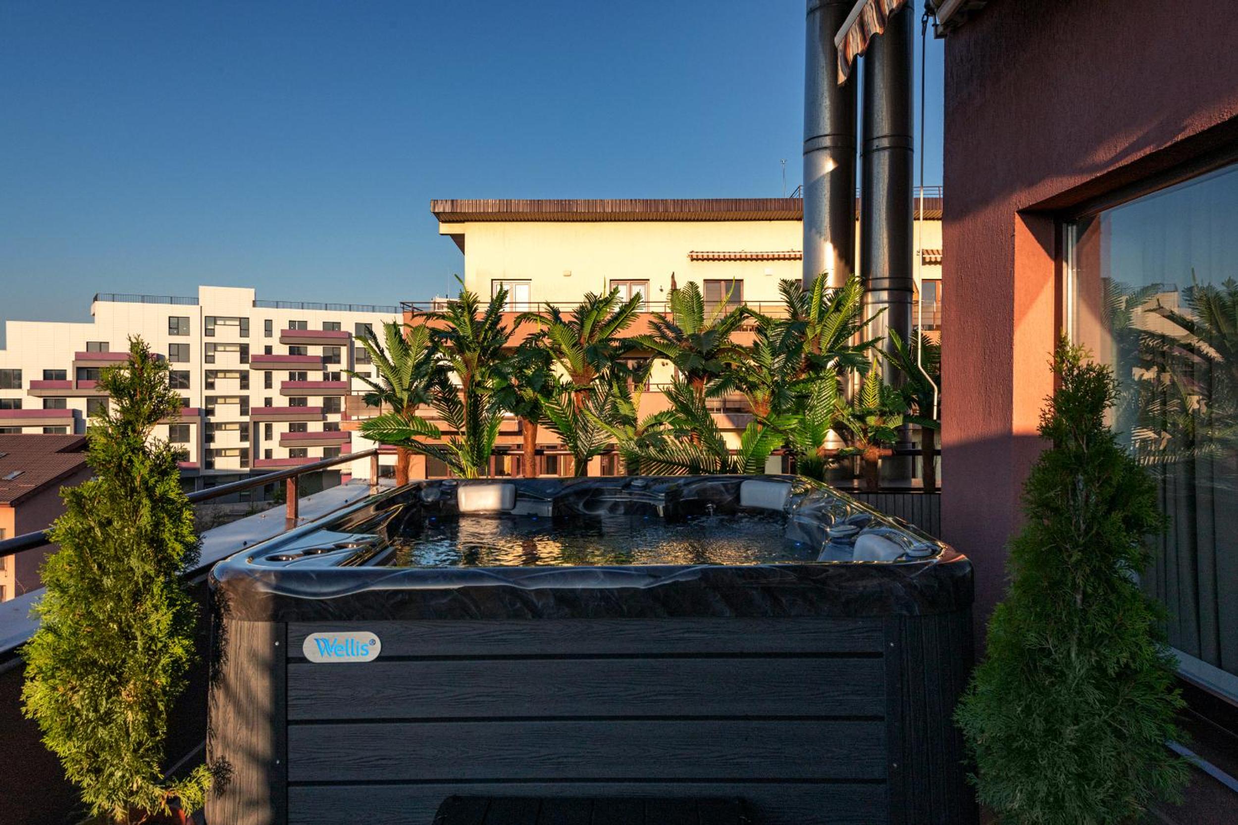 The Episode - Jacuzzi Penthouses