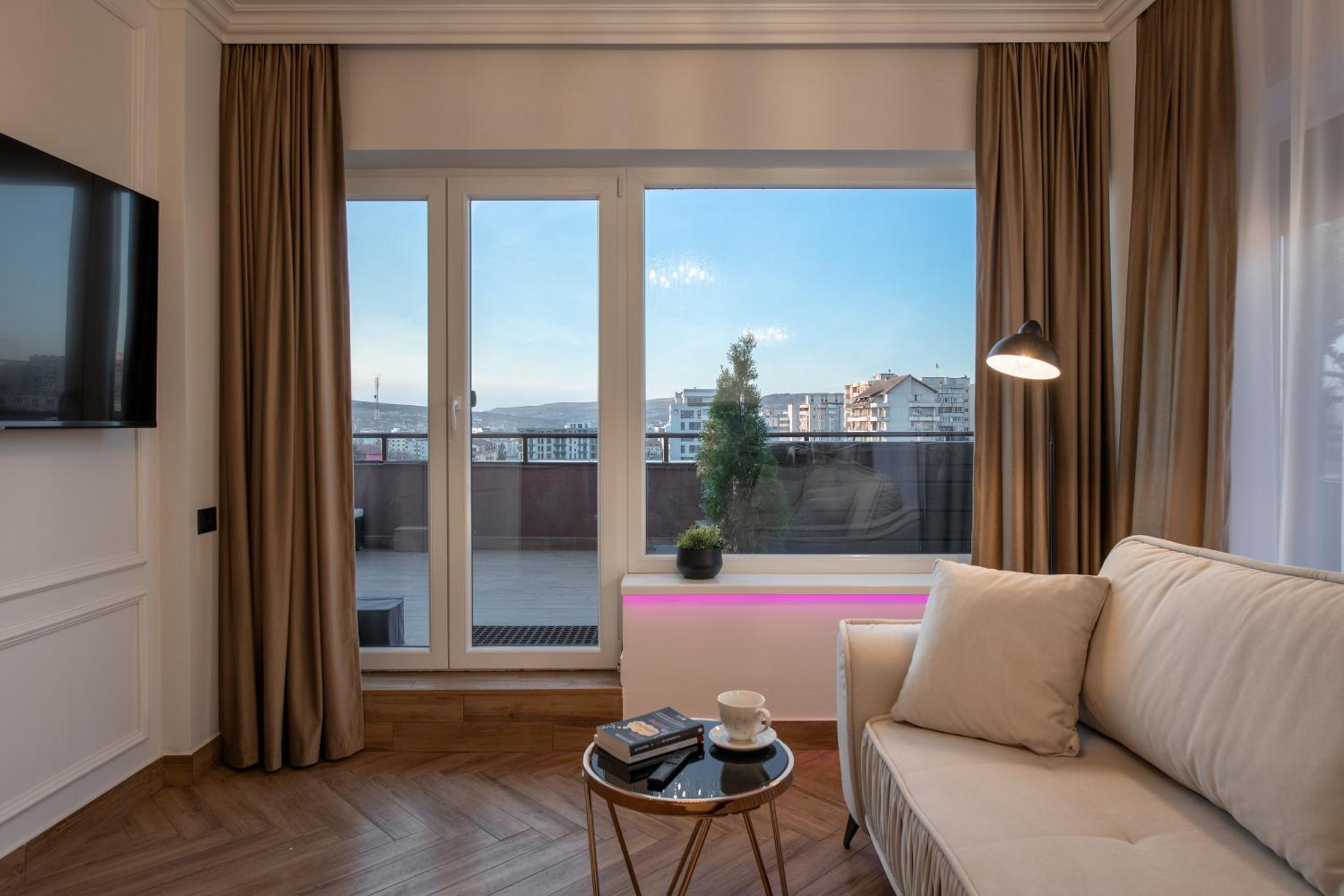The Episode - Jacuzzi Penthouses