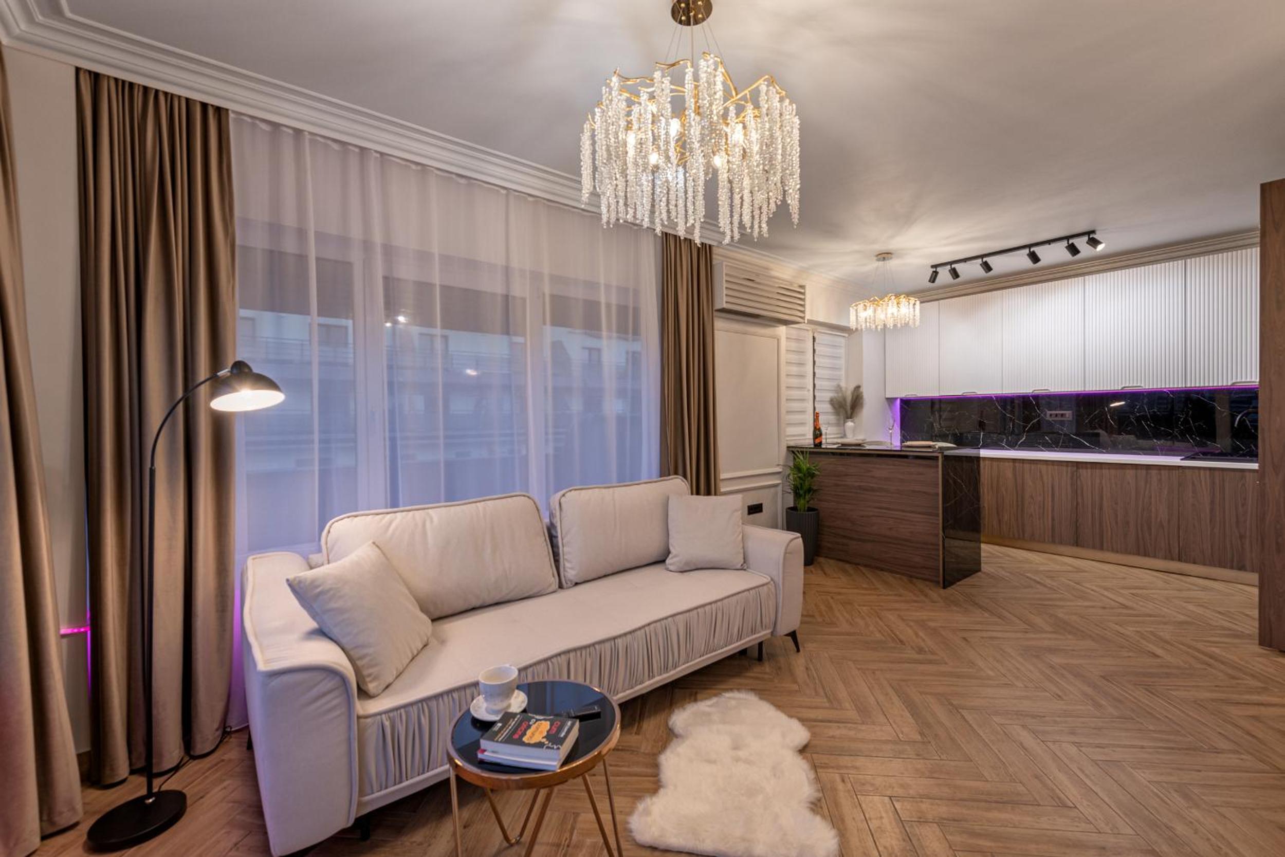 The Episode - Jacuzzi Penthouses